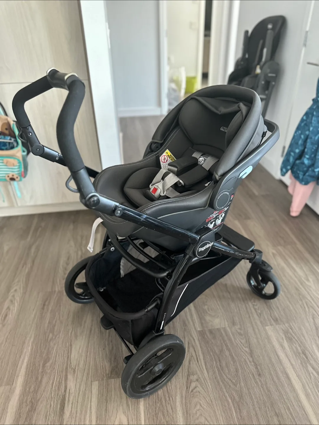 Like new Peg Perego Stage 1 car seat — 3 years warranty left! image indicator(6)