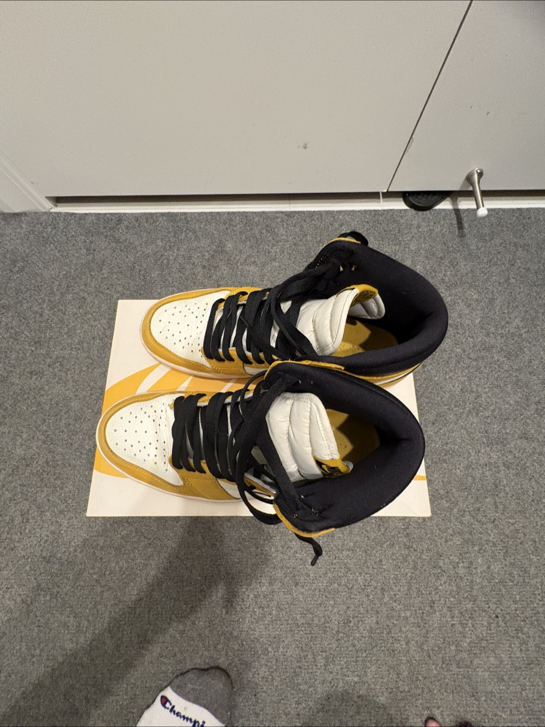 Nike Air Jordan 1 Yellow Ochre, Size 9.5 - photo 4