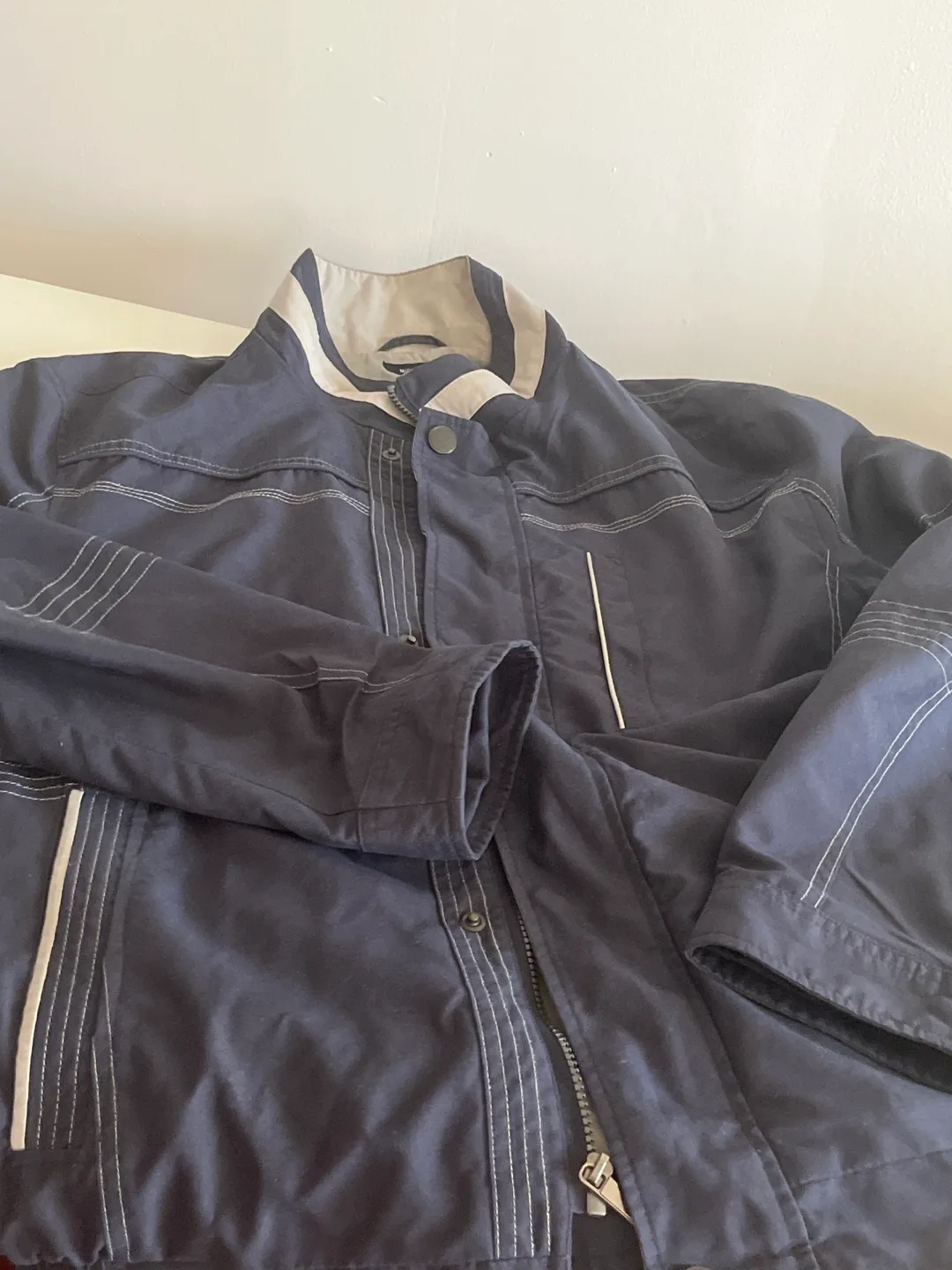 Claiborne Microfibre Jacket - Size L/G image indicator(2)