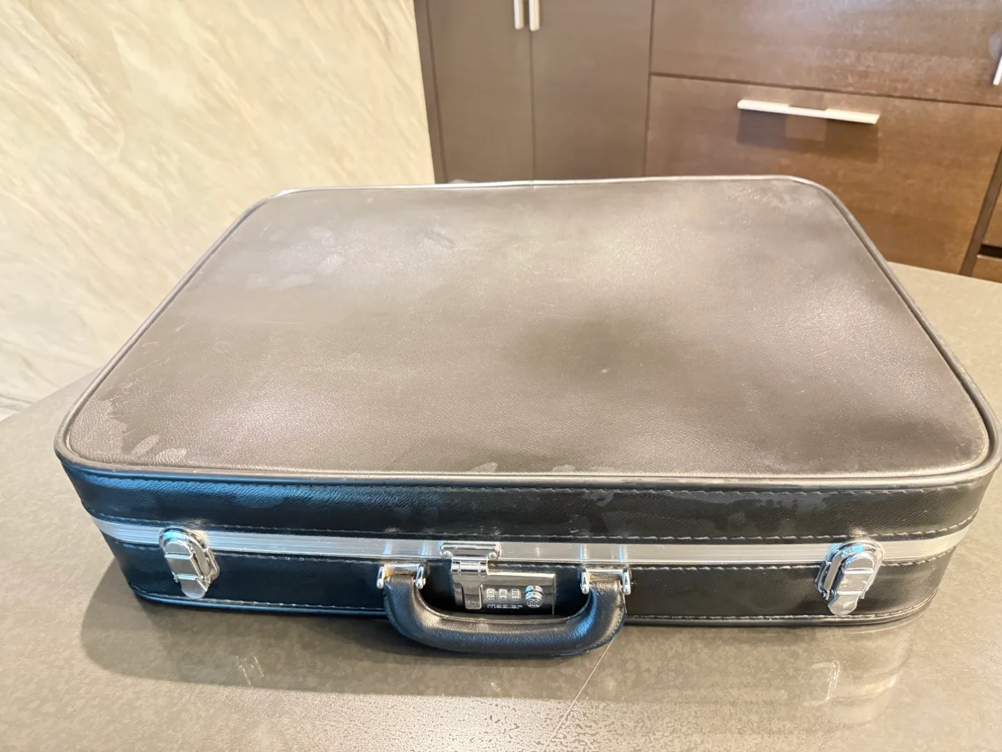 Madler Vintage Black Suitcase/luggage thumbnail