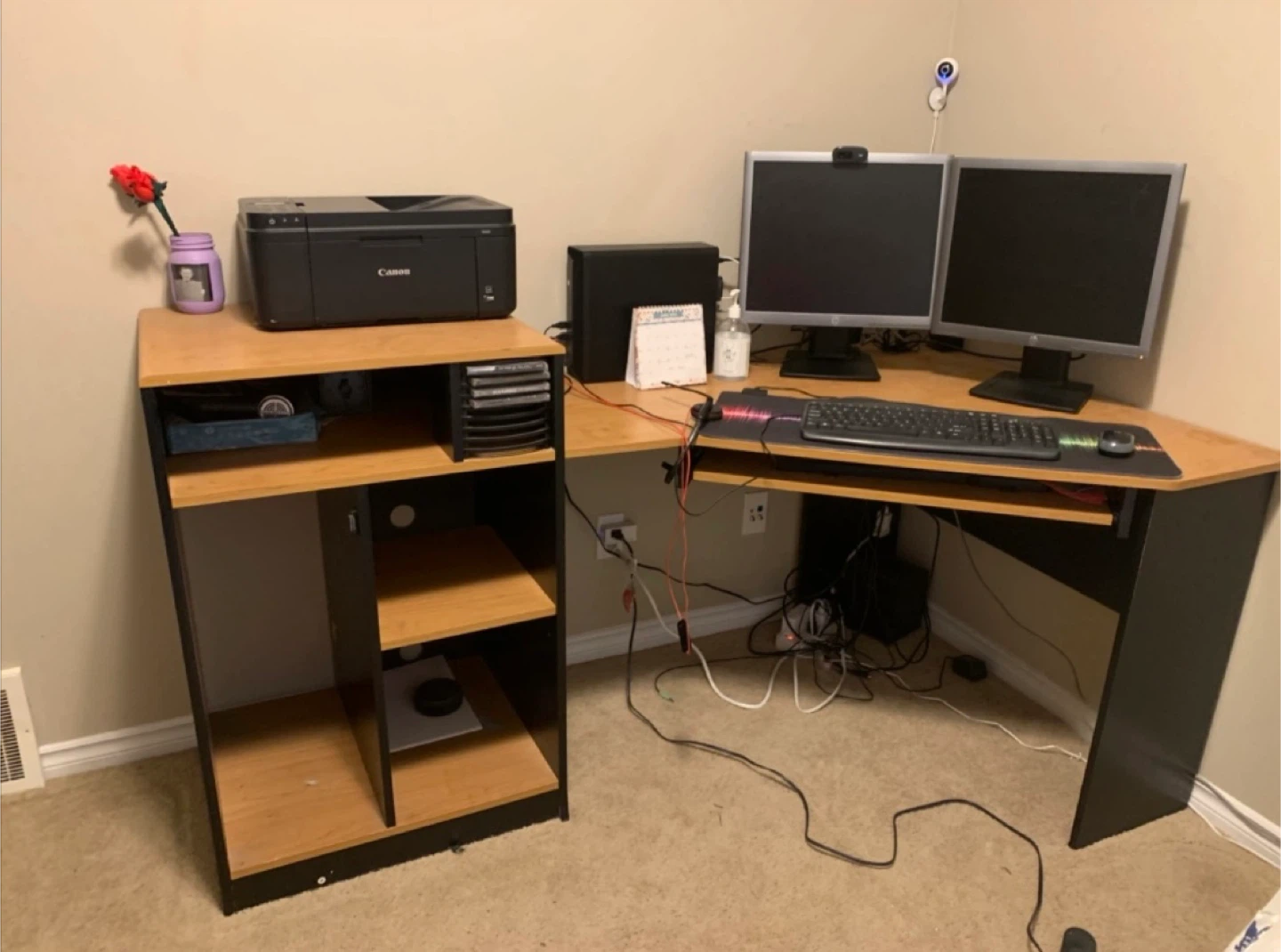 Corner computer desk