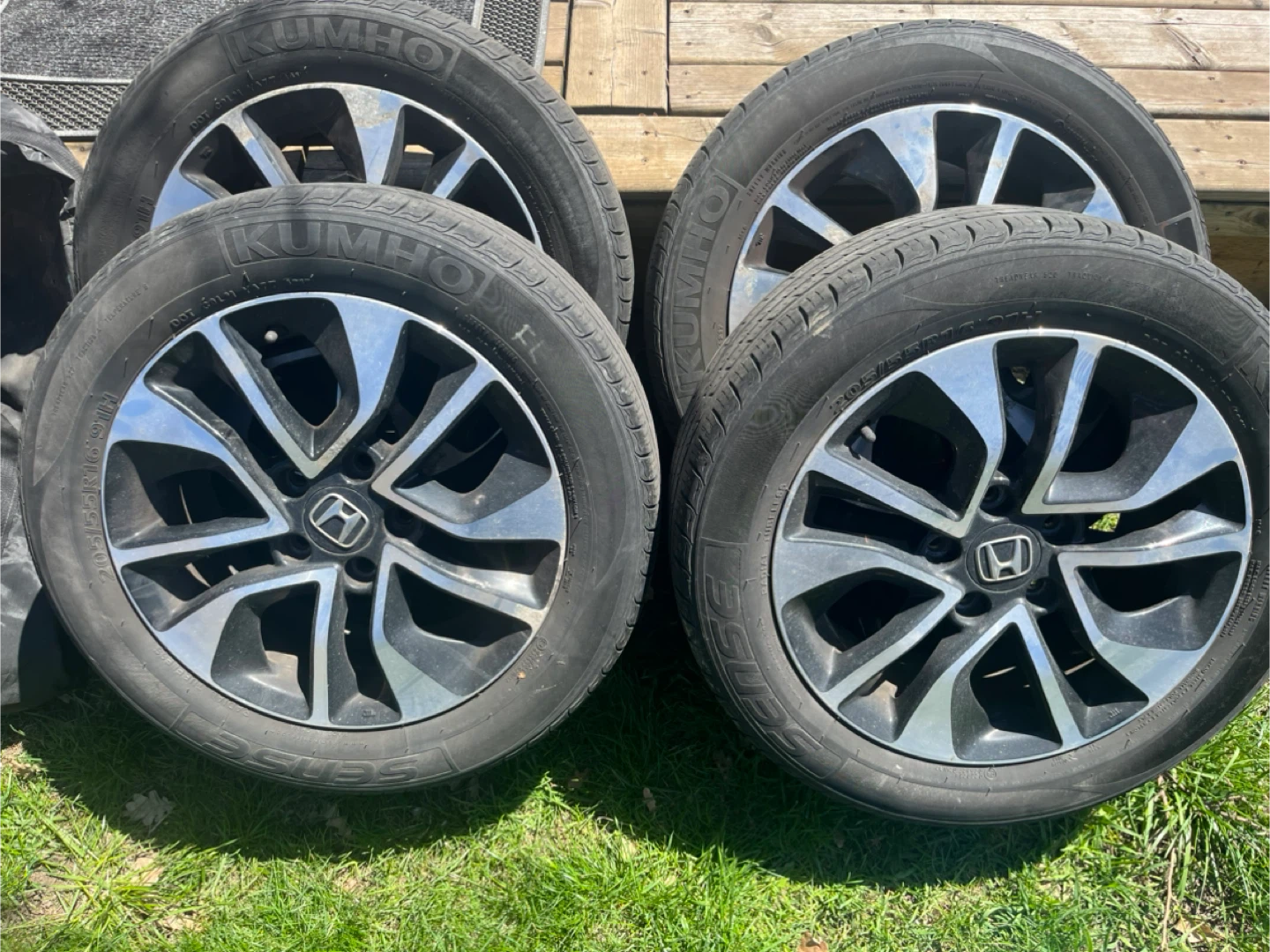 4 Honda civic all season tires on rims - photo 3