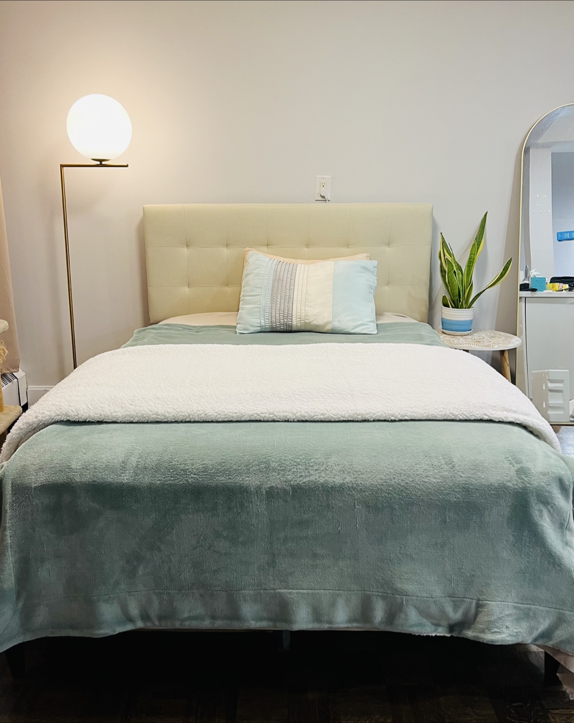 Bed frame with headboard - FULL size