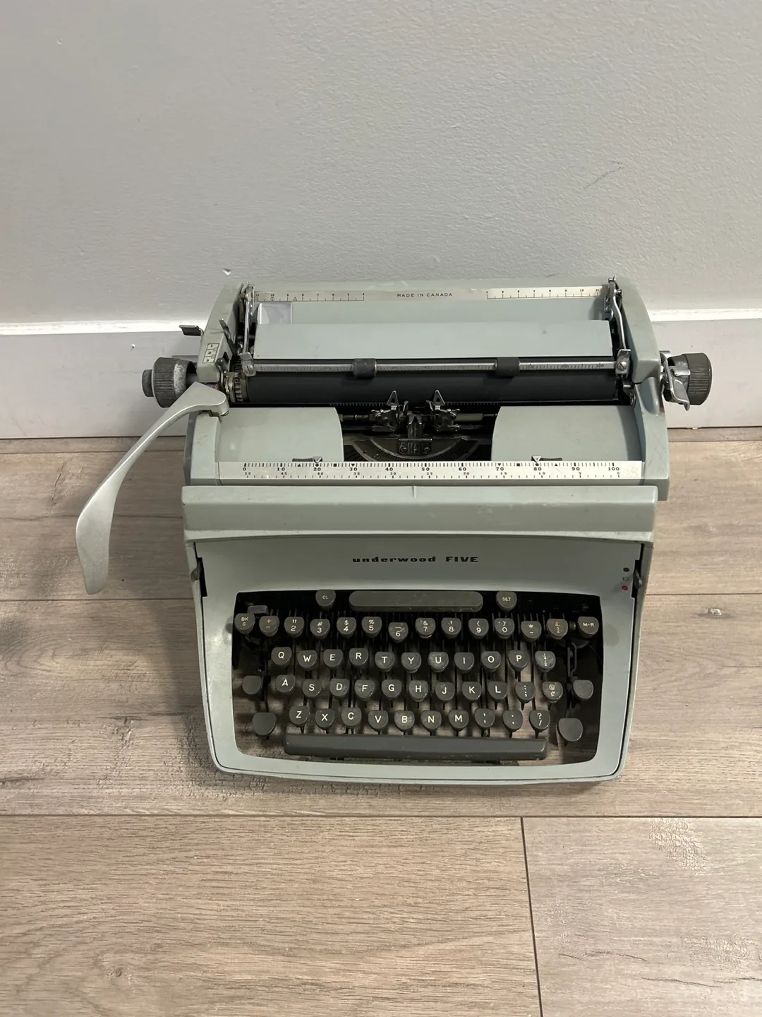 Underwood FIVE Typewriter - Vintage Find! thumbnail