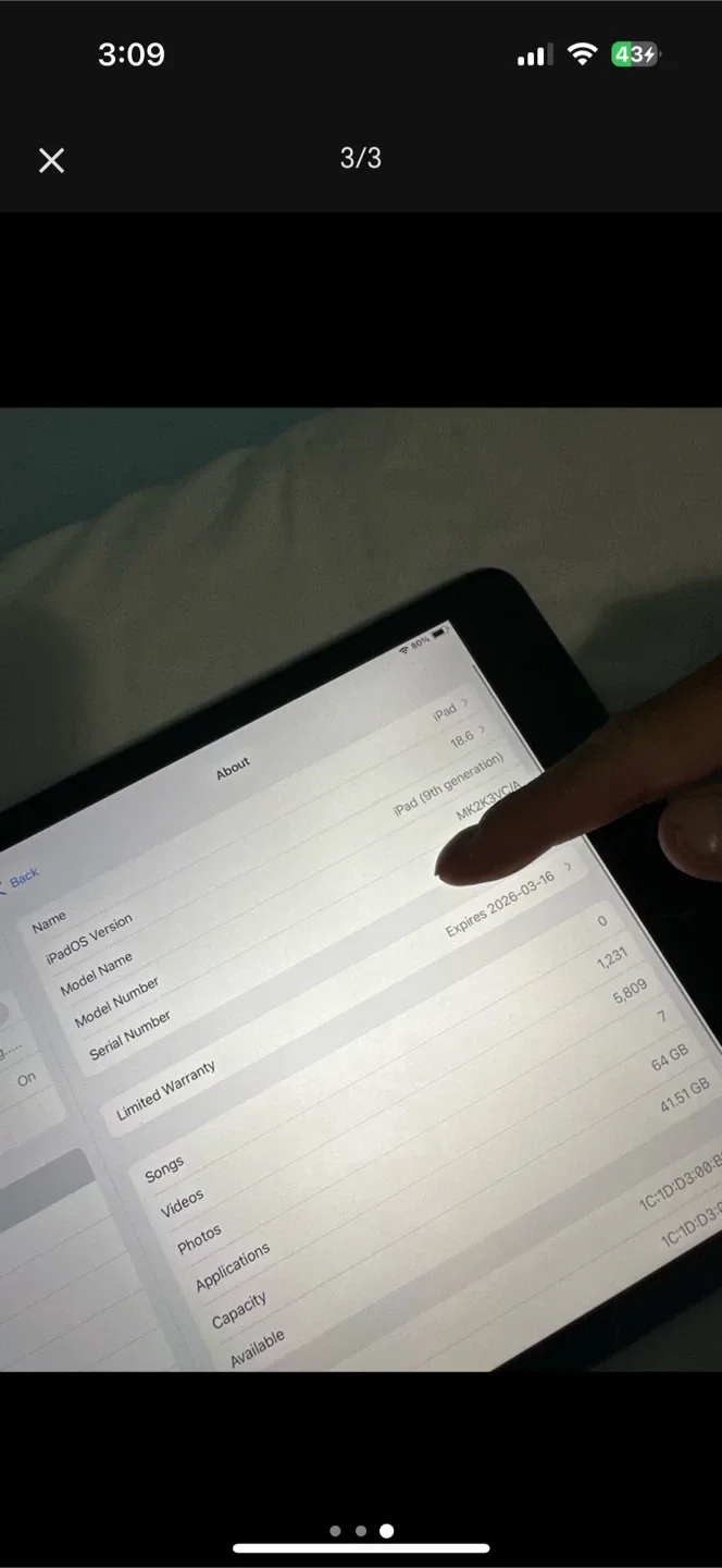 Apple iPad 9th Gen 64GB - good  Condition! image indicator(3)