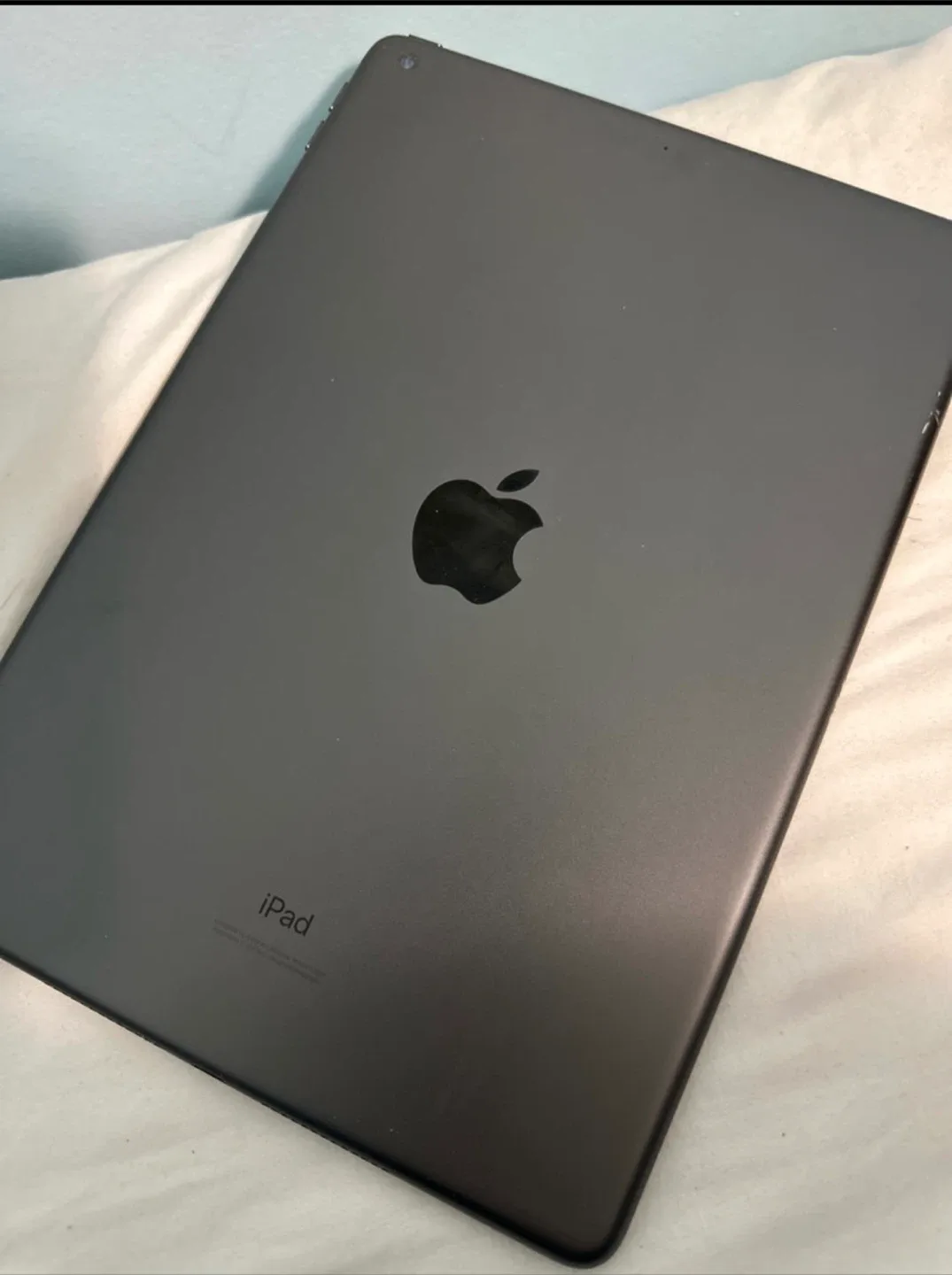 Apple iPad 9th Gen 64GB - good  Condition! image indicator(2)