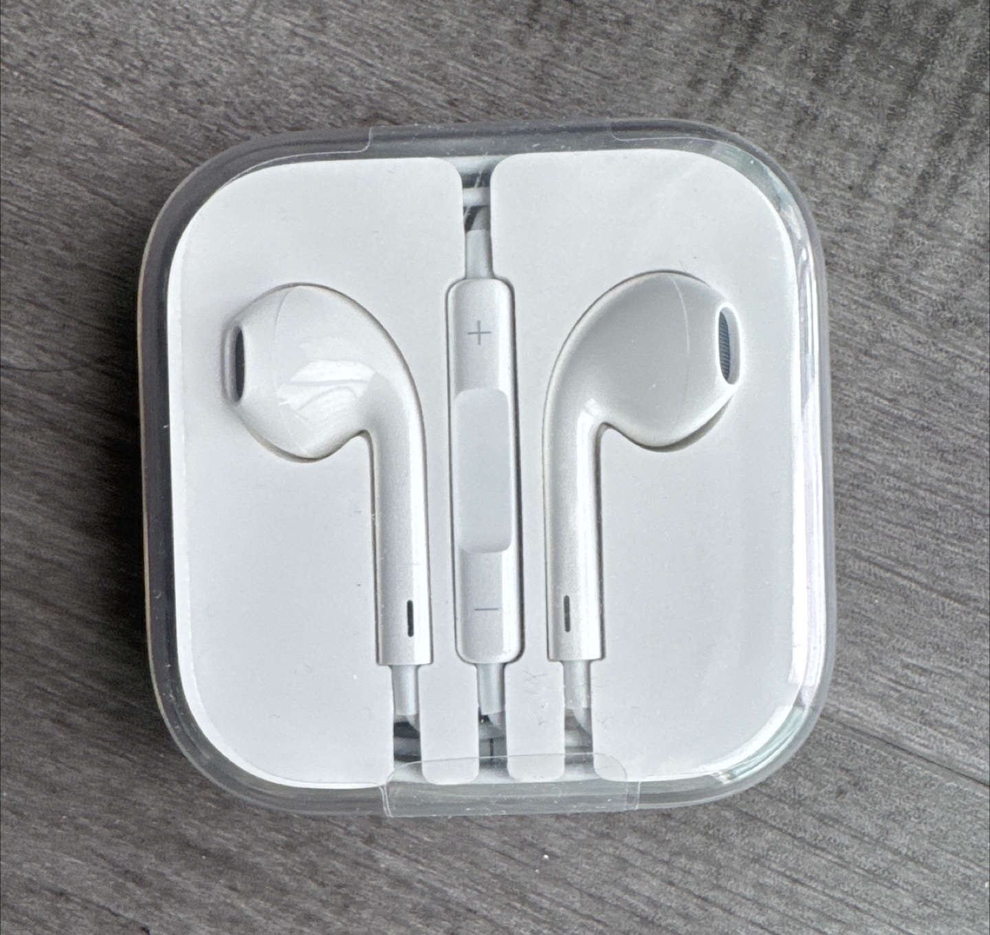 New Apple EarPods with 3.5mm Headphone Plug
