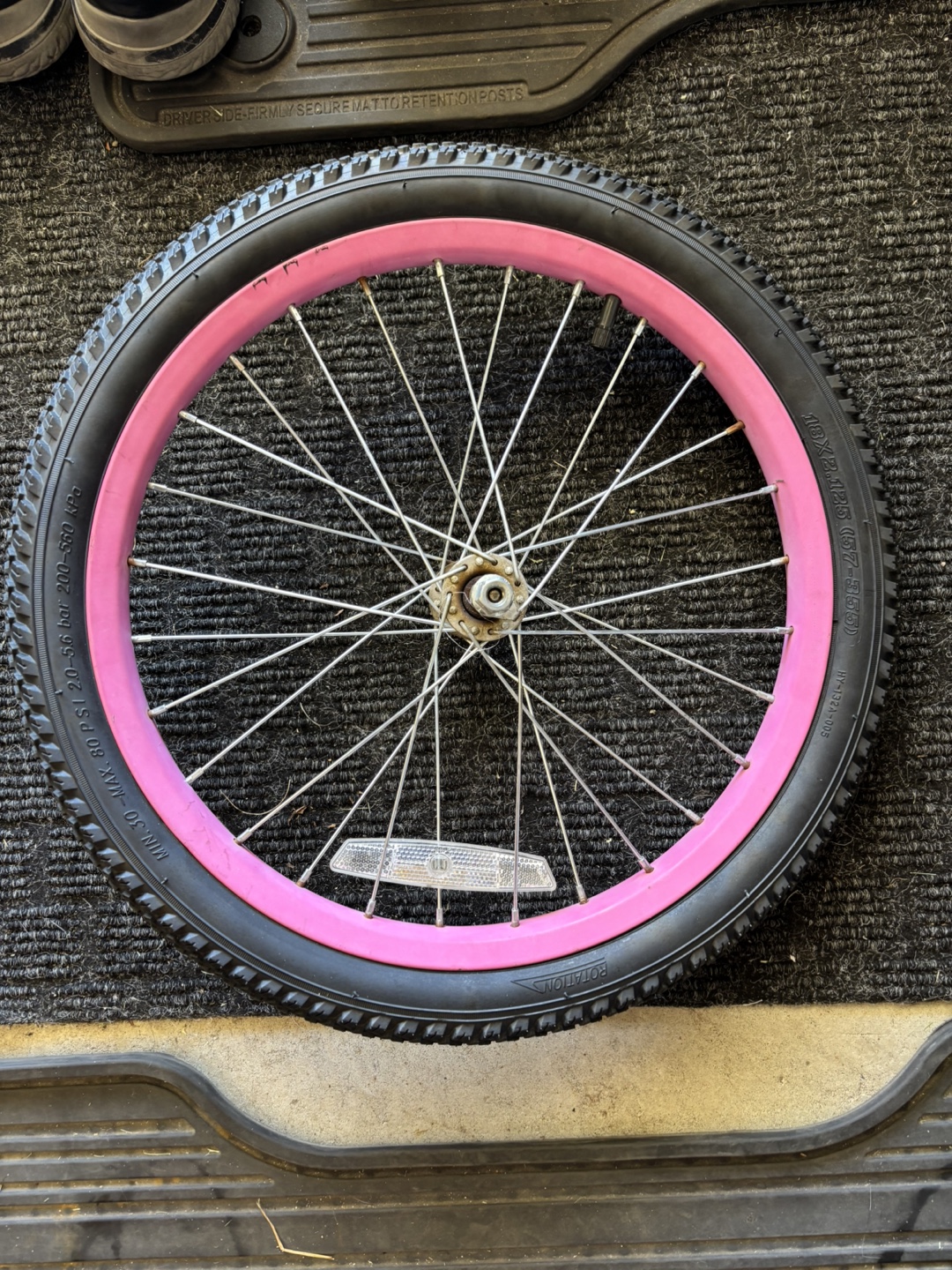 18x2.125 Bike Tire Pink Rim - photo 2
