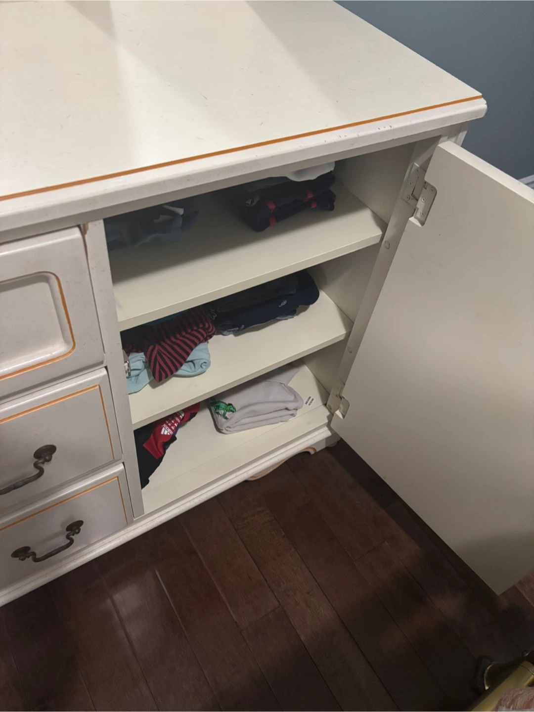 Lepine Dresser with Tri-Fold Mirror - photo 4