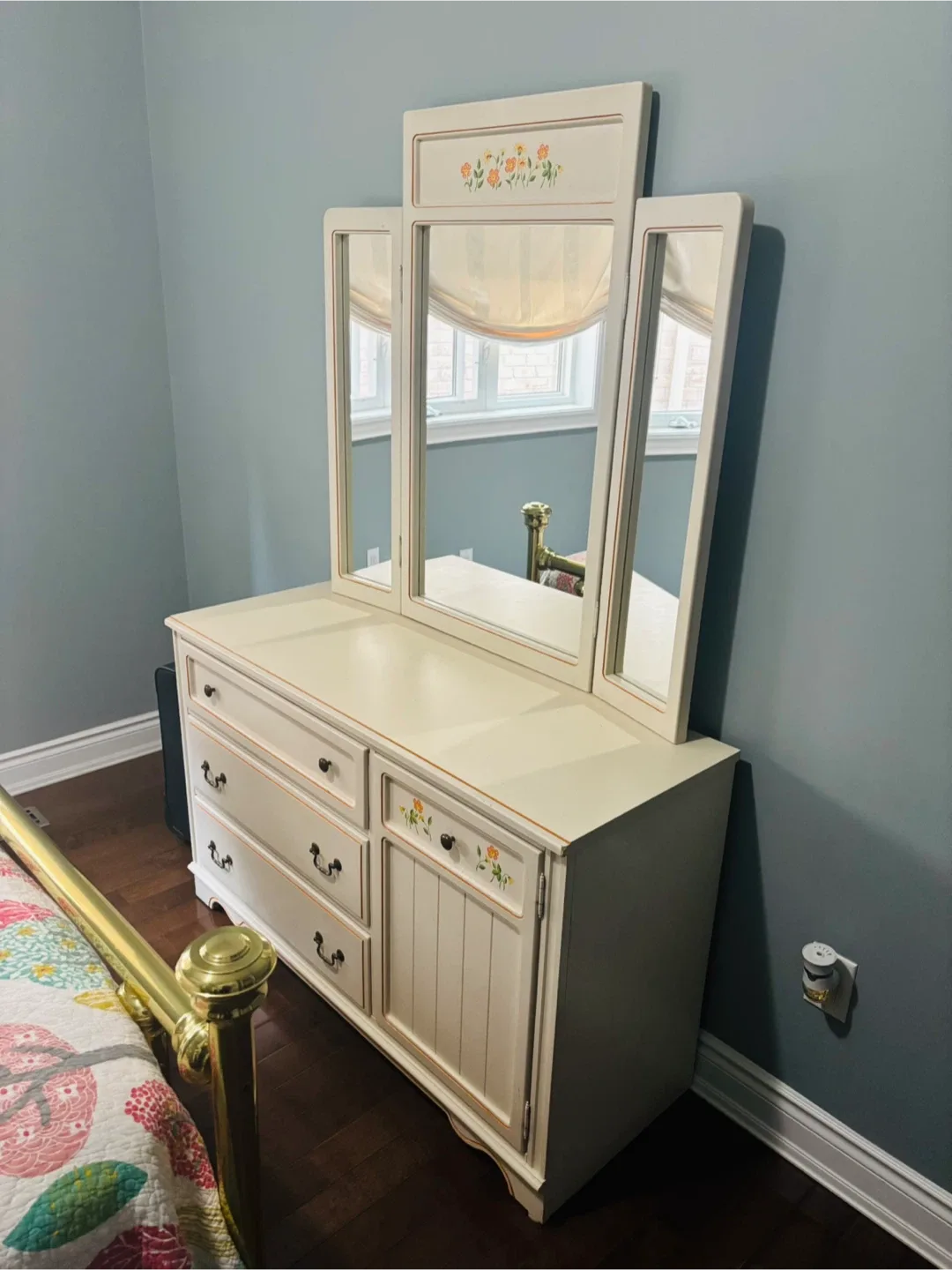 Lepine Dresser with Tri-Fold Mirror
