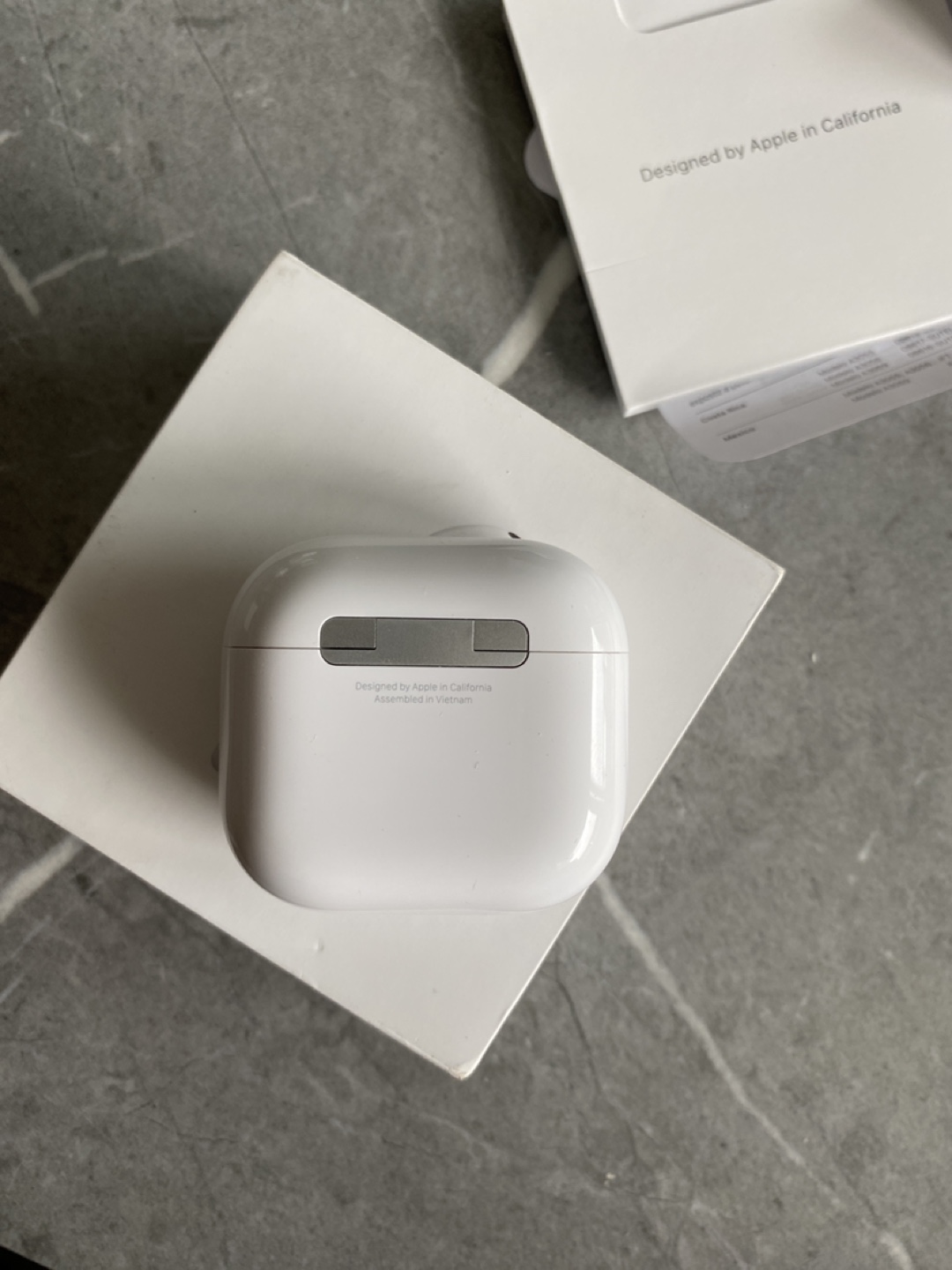 Apple AirPods 4 with active noise cancellation - photo 3