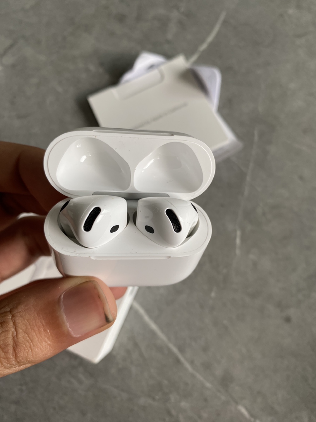 Apple AirPods 4 with active noise cancellation - photo 5