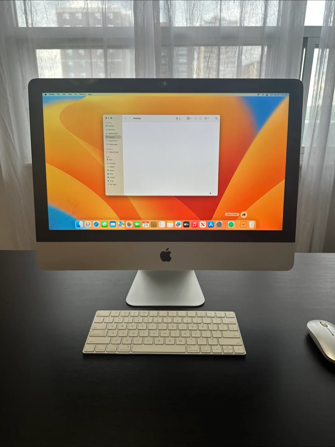 Apple iMac 21.5-inch (2017) MOVING SALE thumbnail