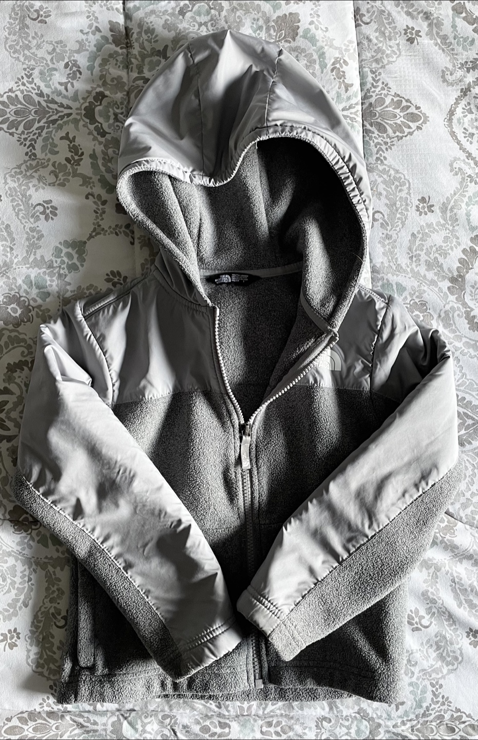 North Face Grey Kids Jacket. Size 5 - photo 4