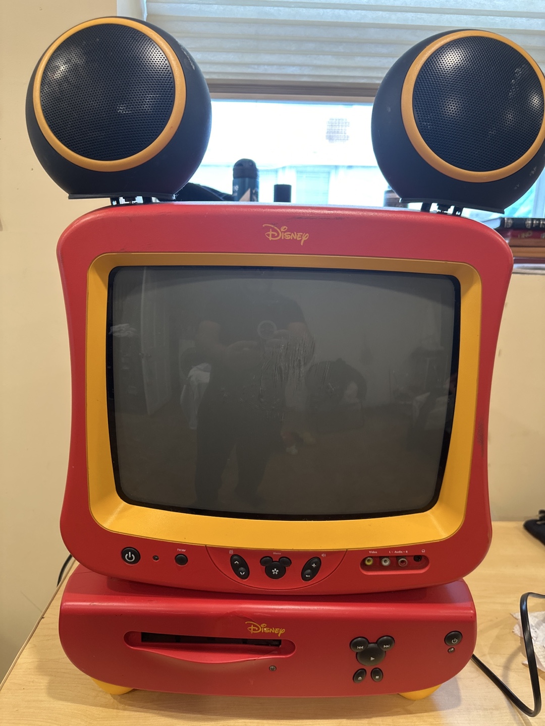Disney Mickey Mouse 13" CRT TV with DVD Player - photo 3