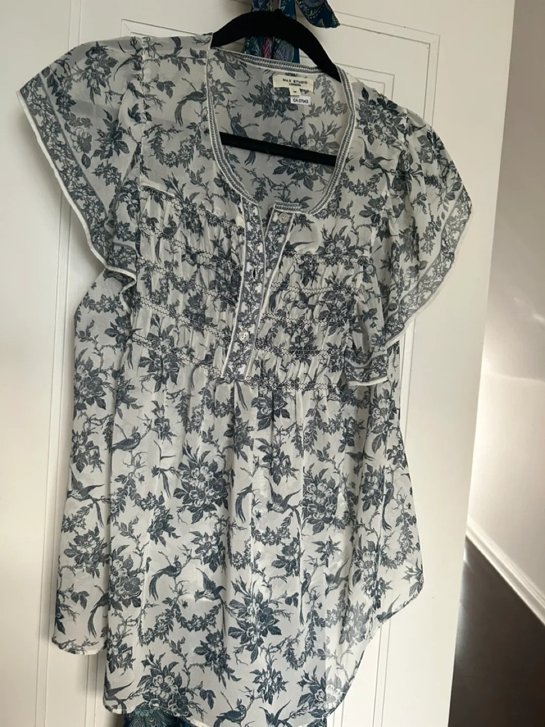 Max Studio London Floral Blouse - Size M image indicator(4)