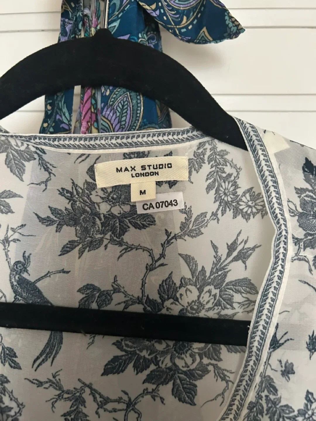 Max Studio London Floral Blouse - Size M image indicator(3)