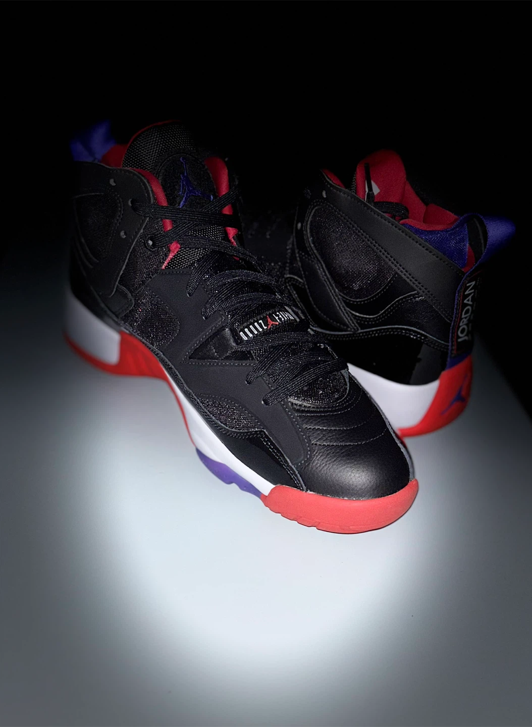 Jordan 11 CMFT TR Black Red - photo 5