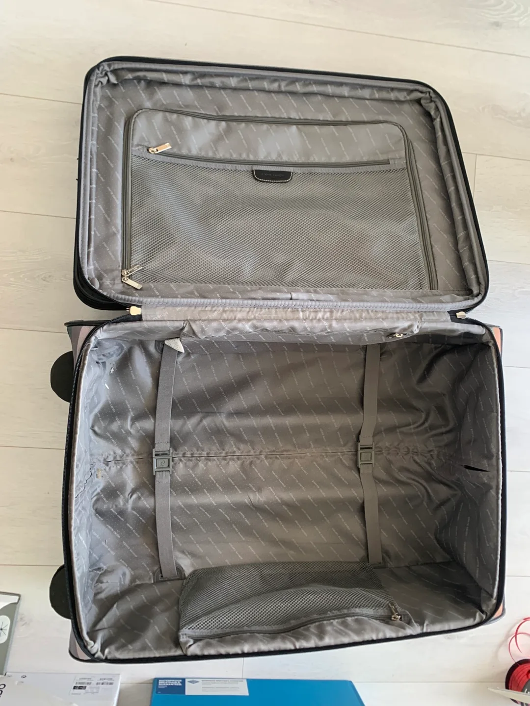 Pierre Cardin Suitcase image indicator(2)