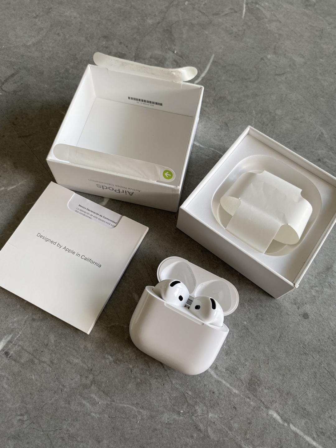 Apple AirPods 4 with active noise cancellation - photo 2