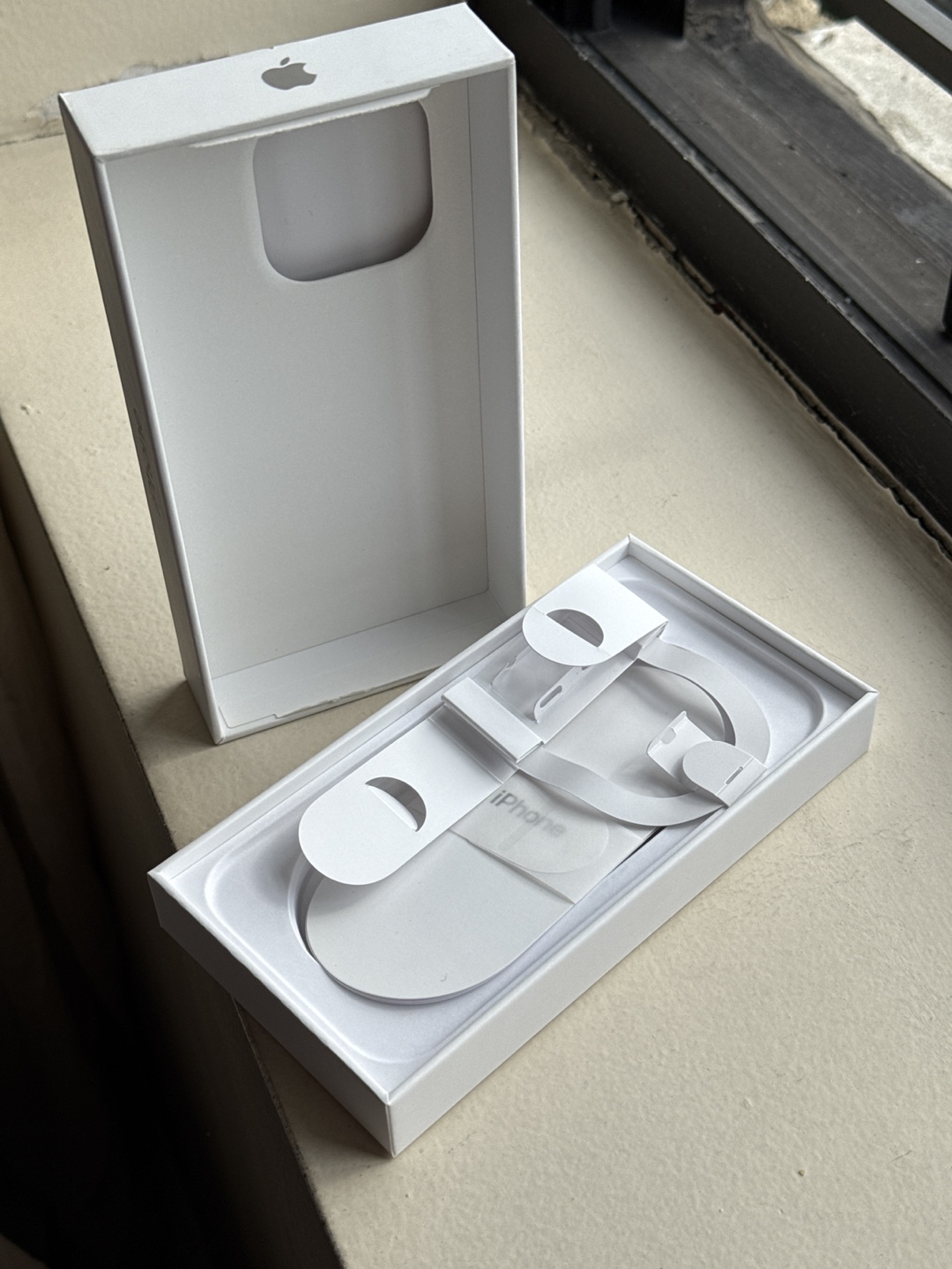 iPhone Box - Empty - photo 3