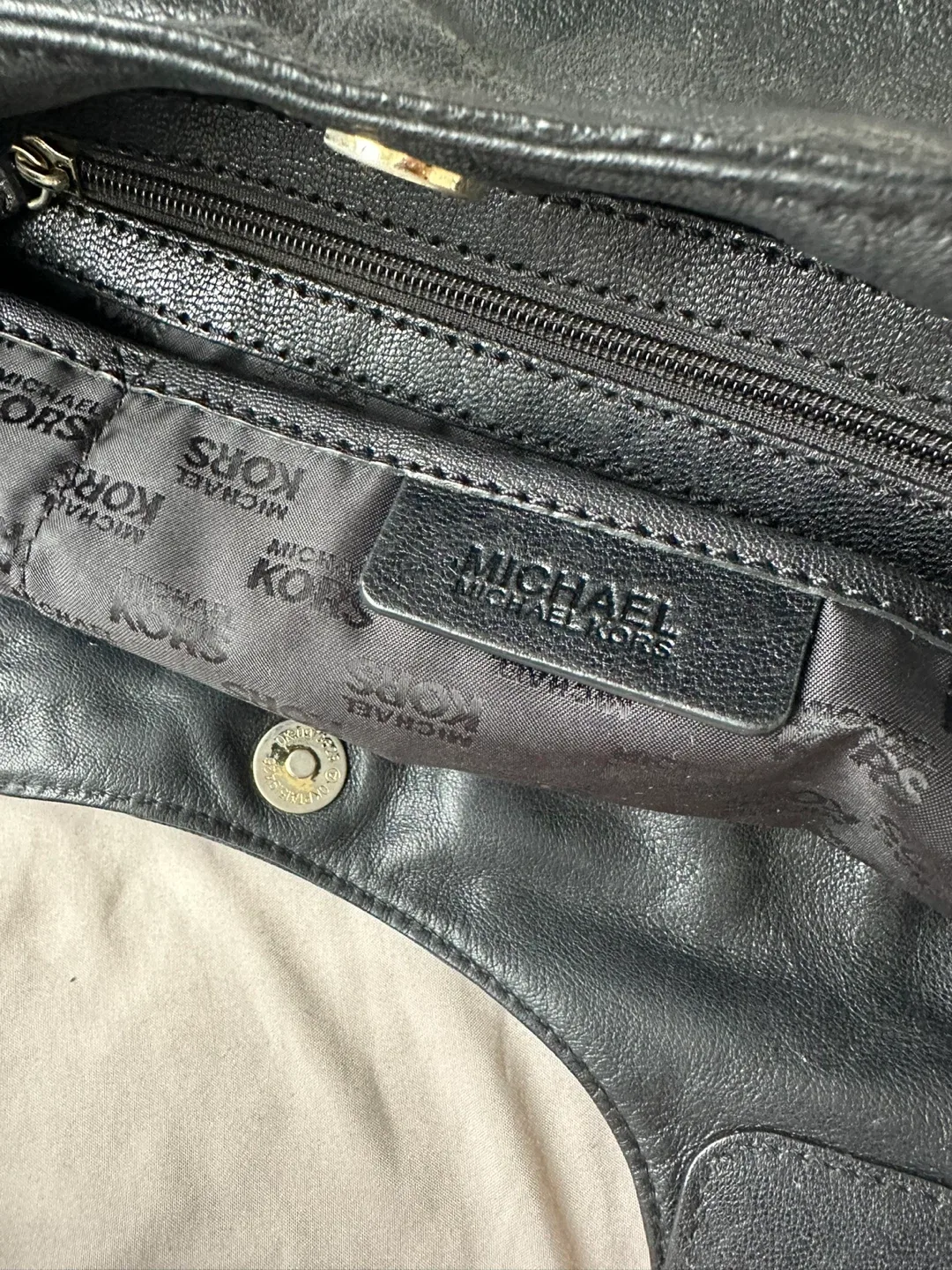 Michael Kors Black Leather Shoulder Bag image indicator(6)