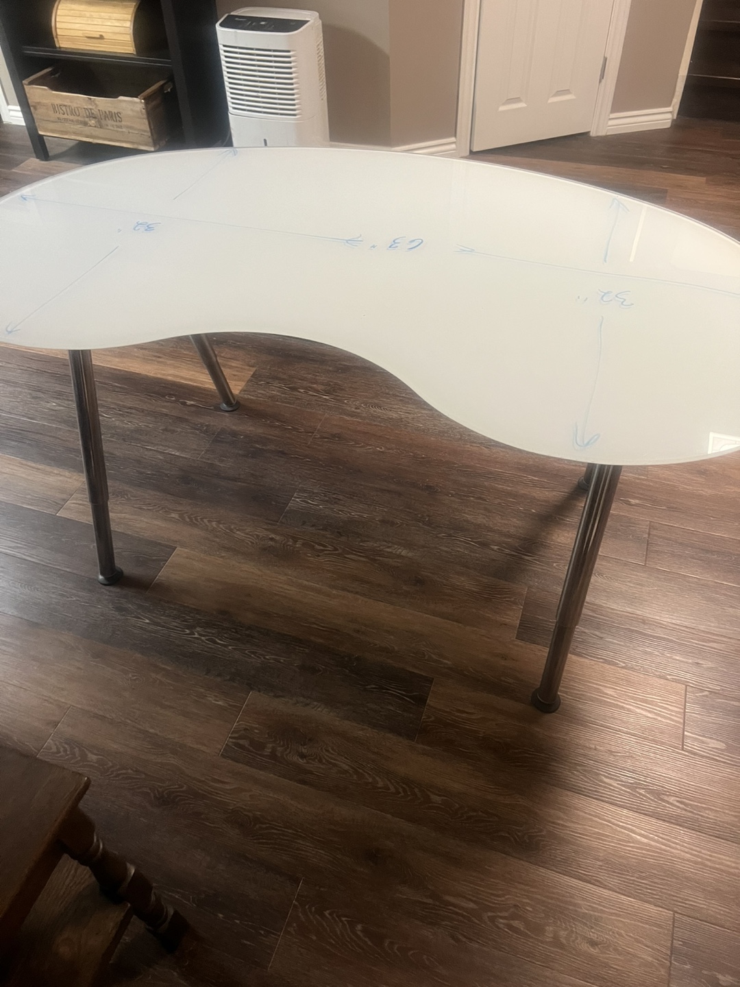 White Kidney-shaped Glass Top Table