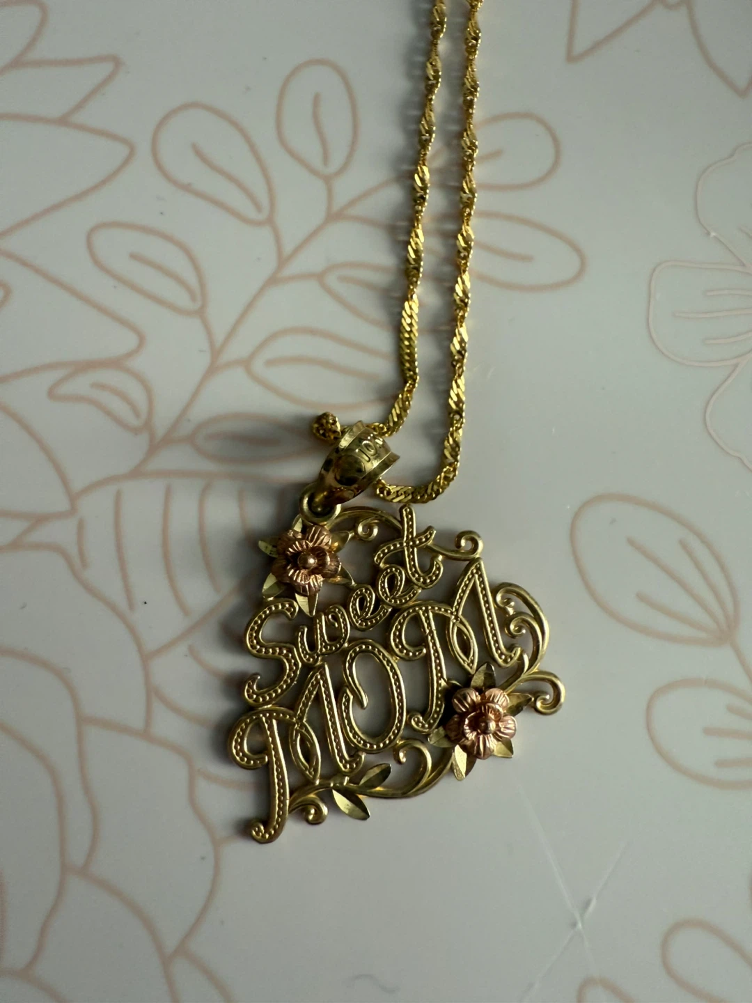 Gold 'Sweet Mom' Pendant Necklace