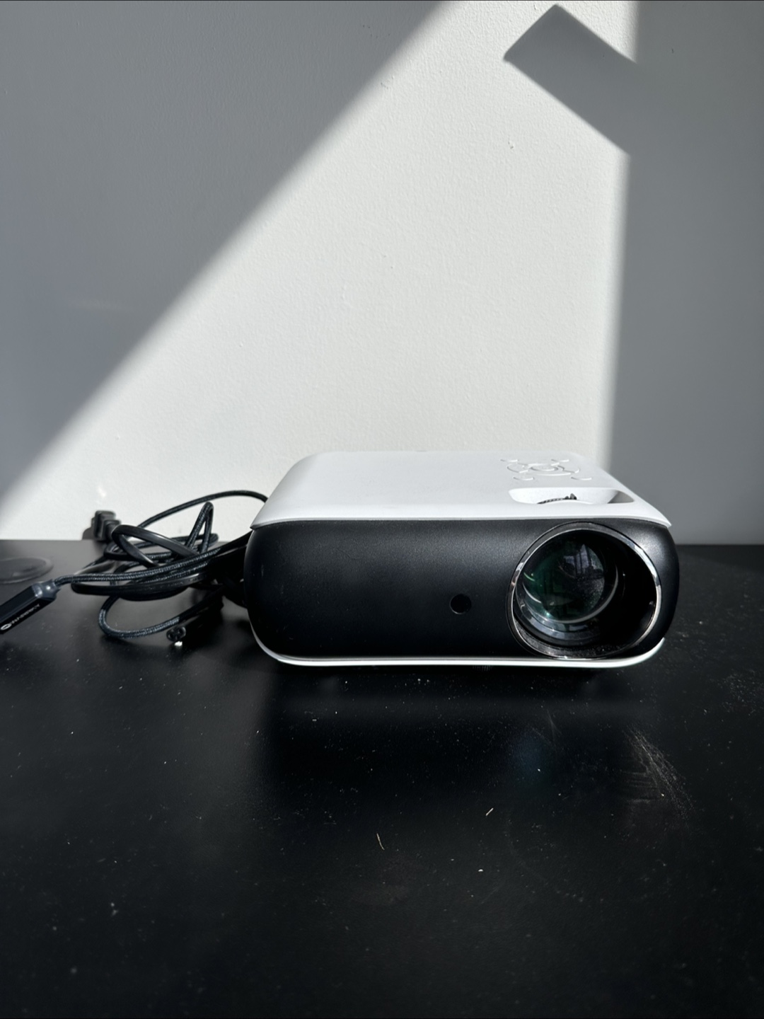🎥 Projector for Sale – Barely Used, Great Shape