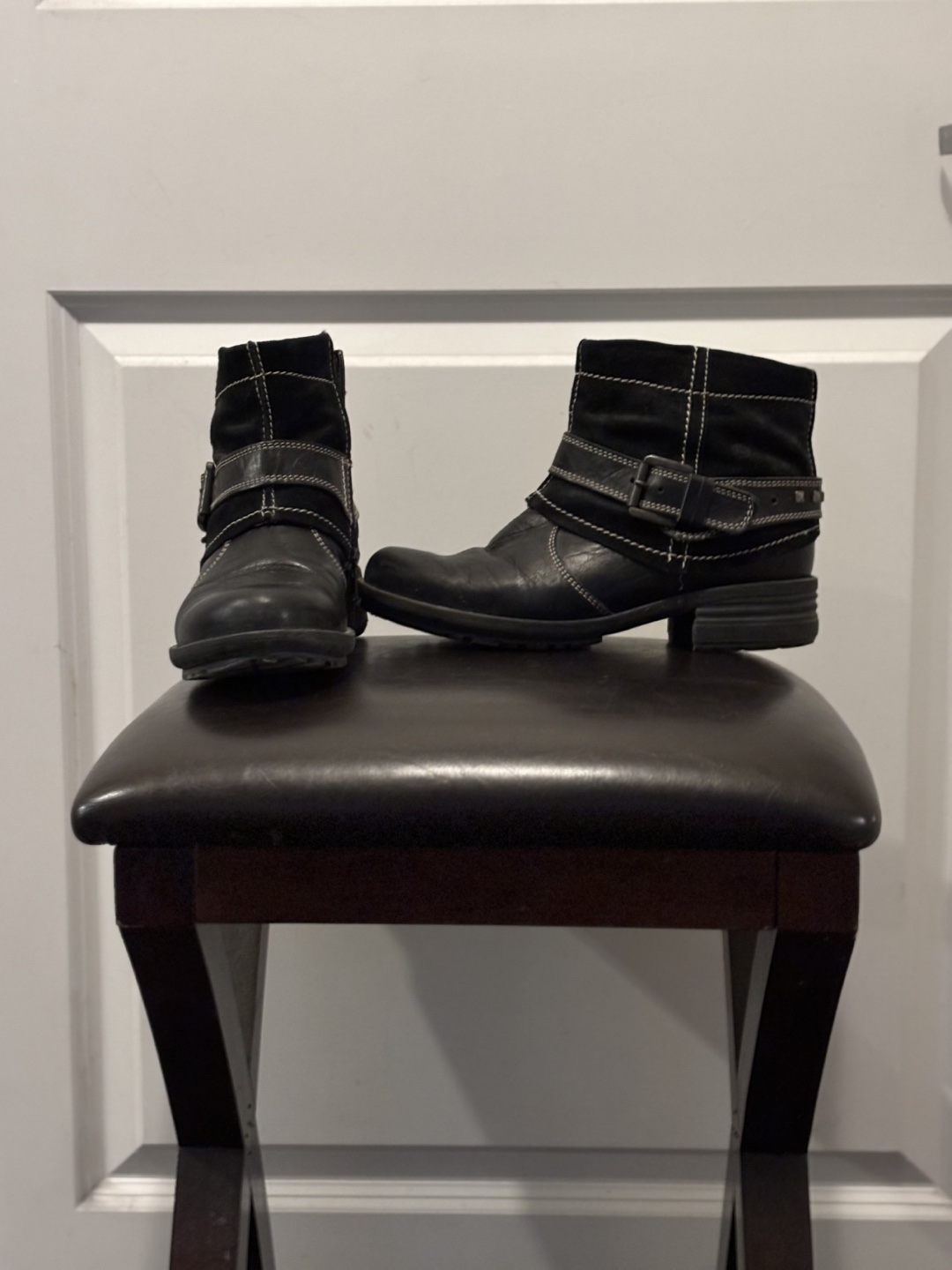 SoftMoc Black Leather Ankle Boots - photo 2