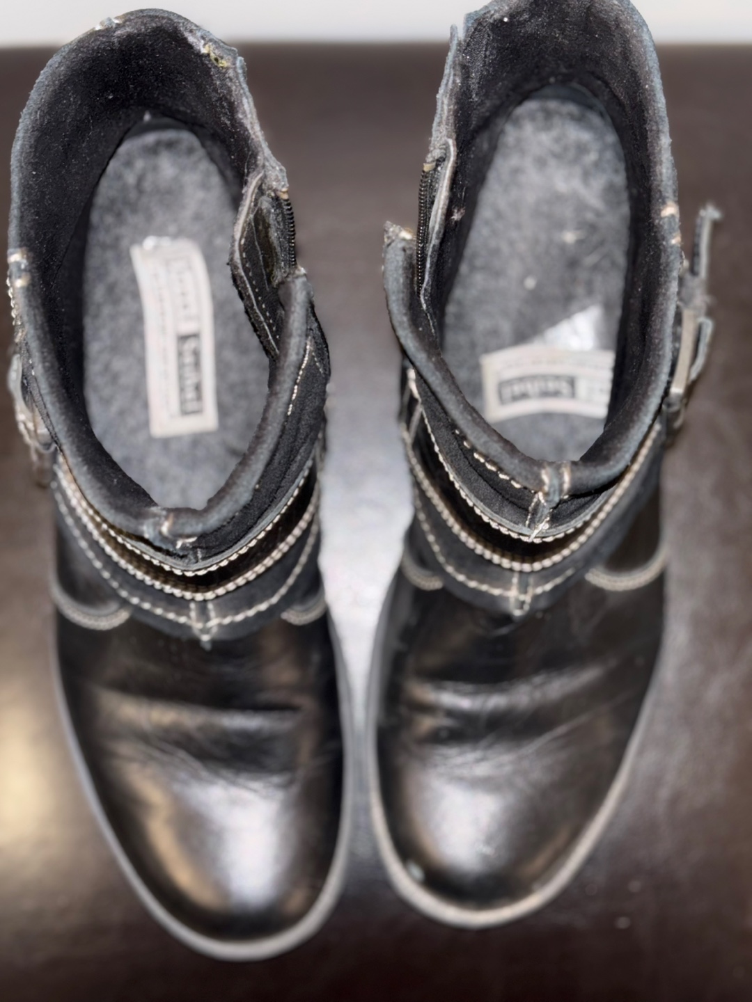 SoftMoc Black Leather Ankle Boots