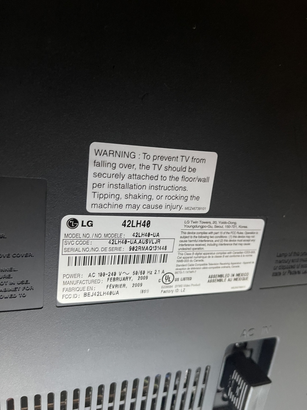 LG 42LH40 42" LCD TV - photo 2