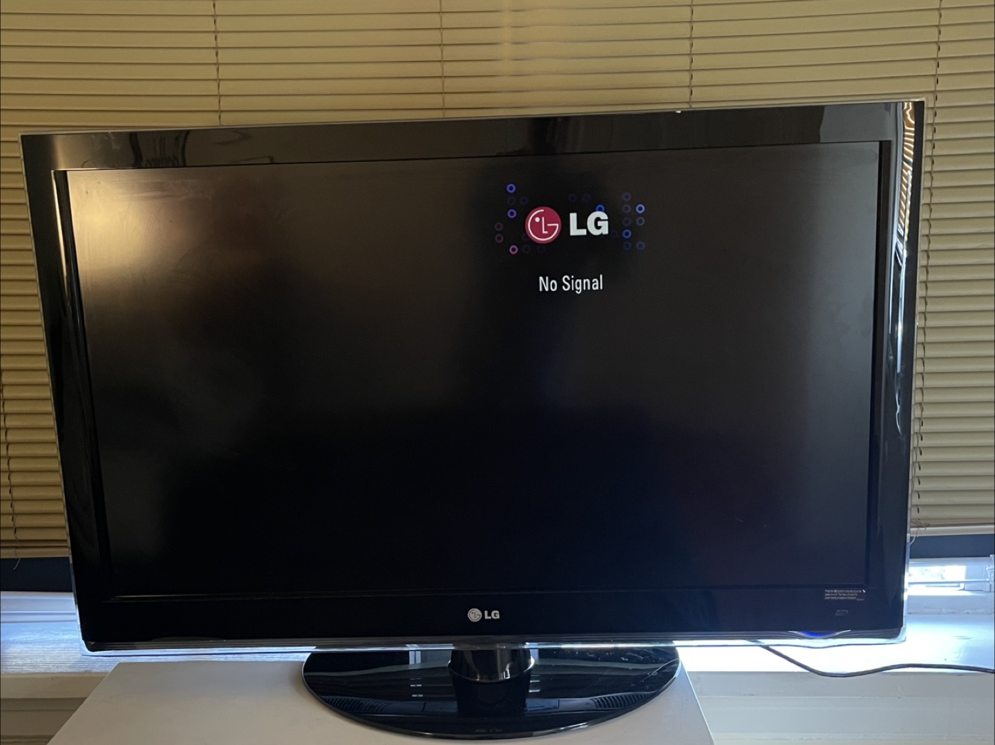 LG 42LH40 42" LCD TV