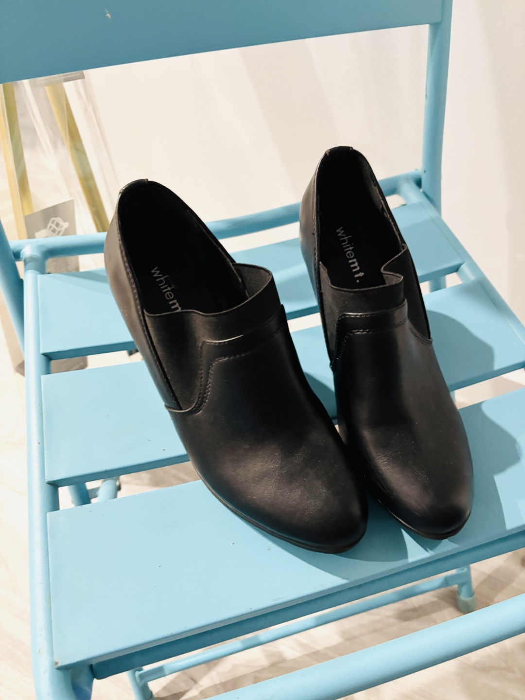 Whitem Black Leather Heeled Booties Size 9 - photo 2