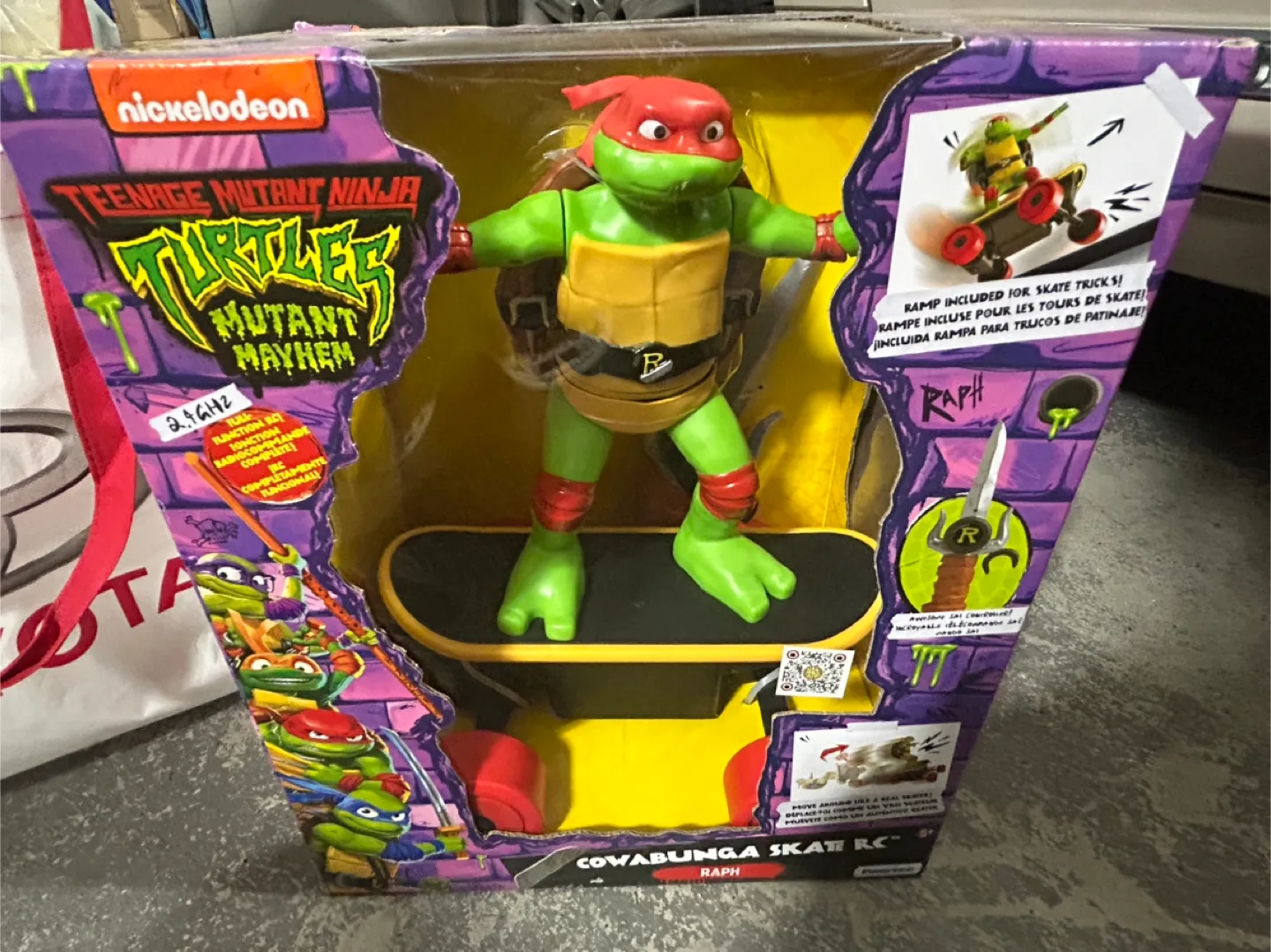 TMNT Mutant Mayhem Cowabunga Skate RC - Raphael image indicator(2)