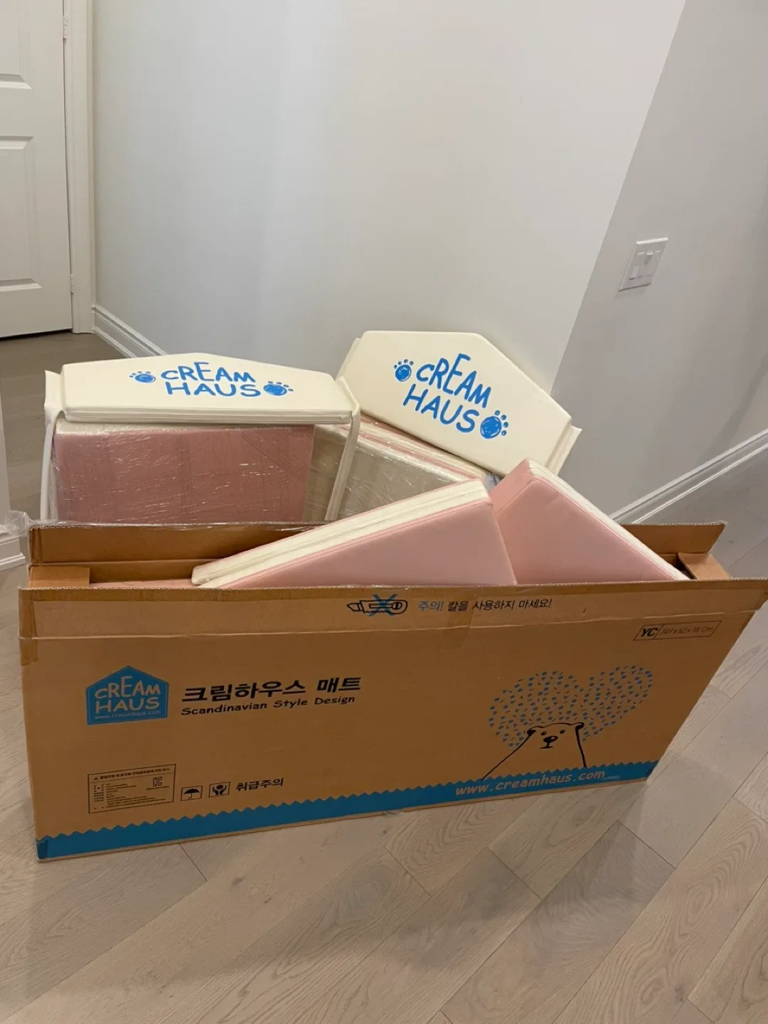 Cream Haus Twin Castle YT Pink Mono Play Mat image indicator(3)