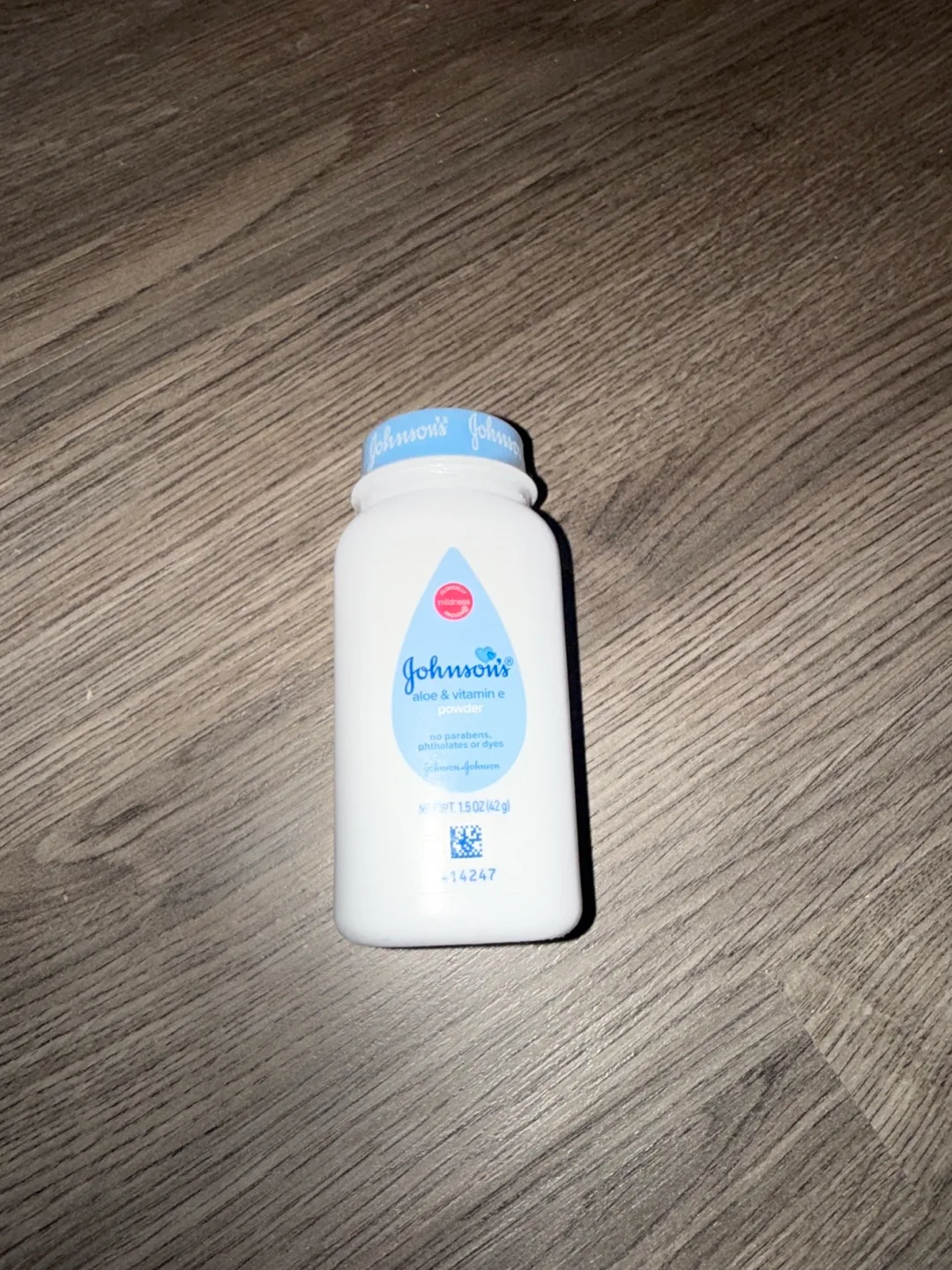 Johnson's Aloe & Vitamin E Baby Powder thumbnail