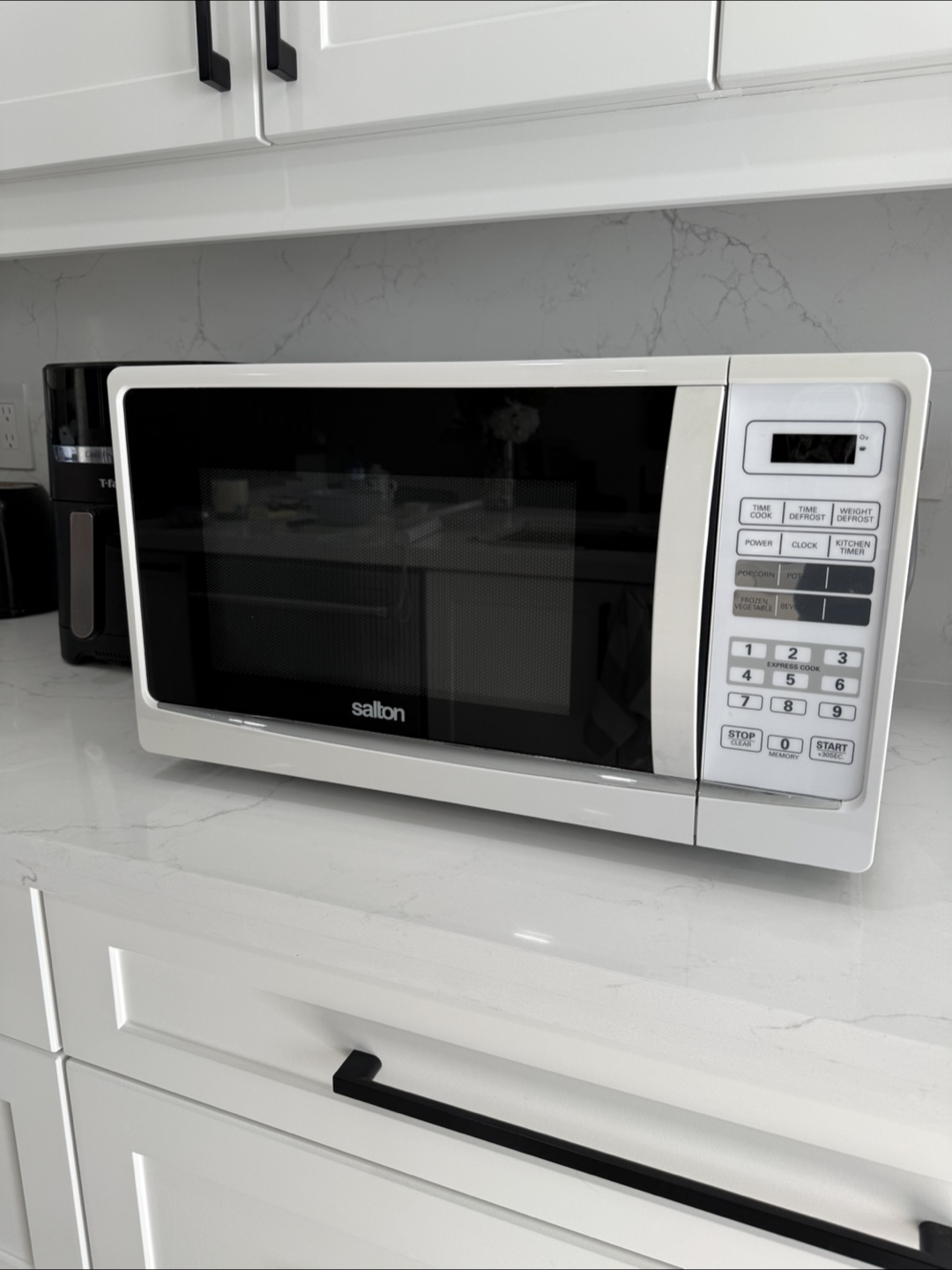 Salton Countertop Microwave Oven - photo 2