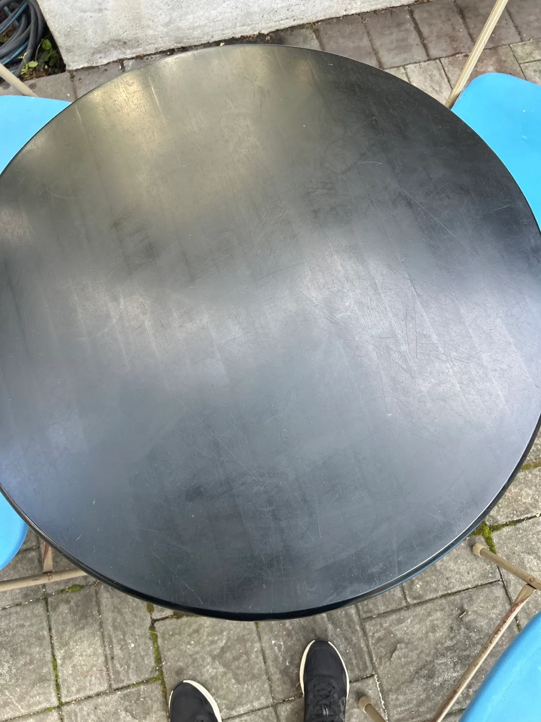 Black Round Pedestal Table image indicator(3)