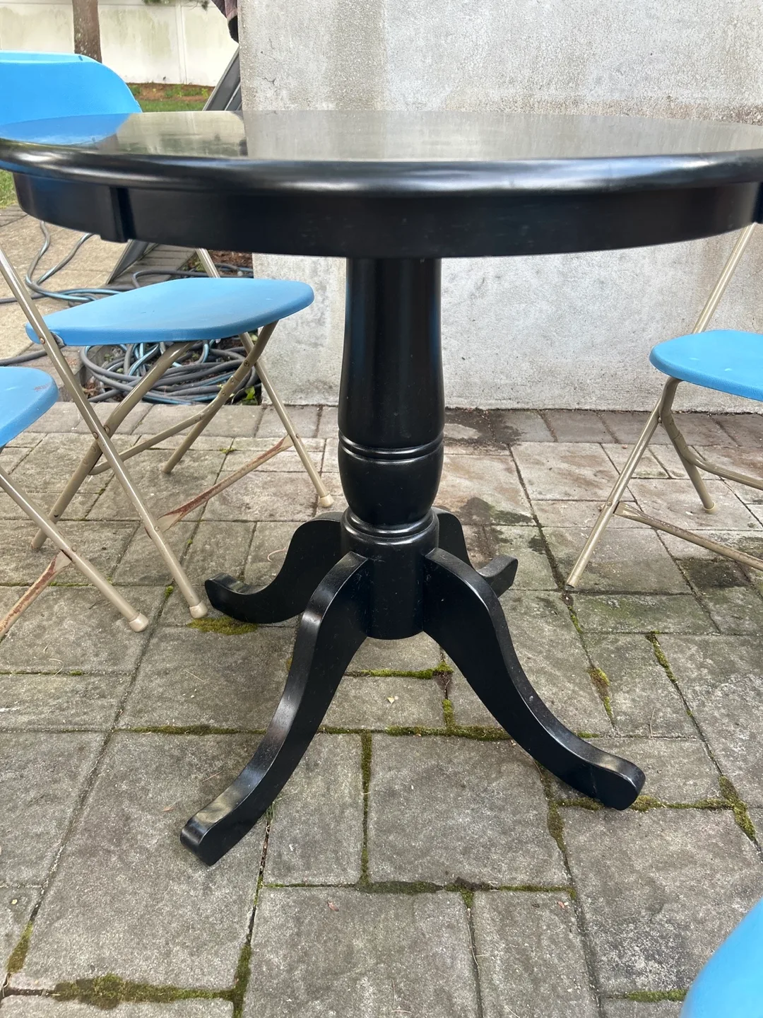 Black Round Pedestal Table image indicator(2)