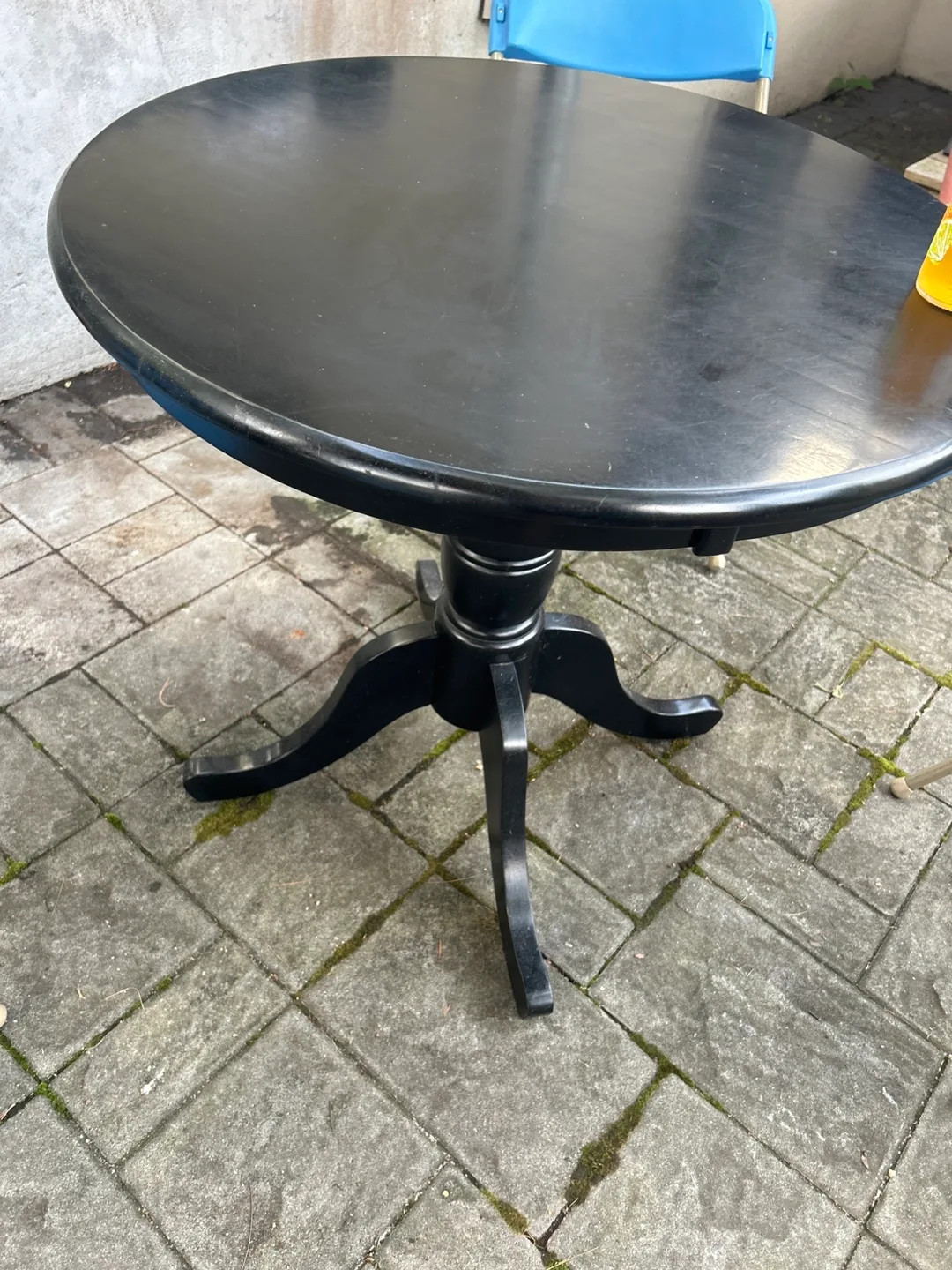 Black Round Pedestal Table image indicator(4)