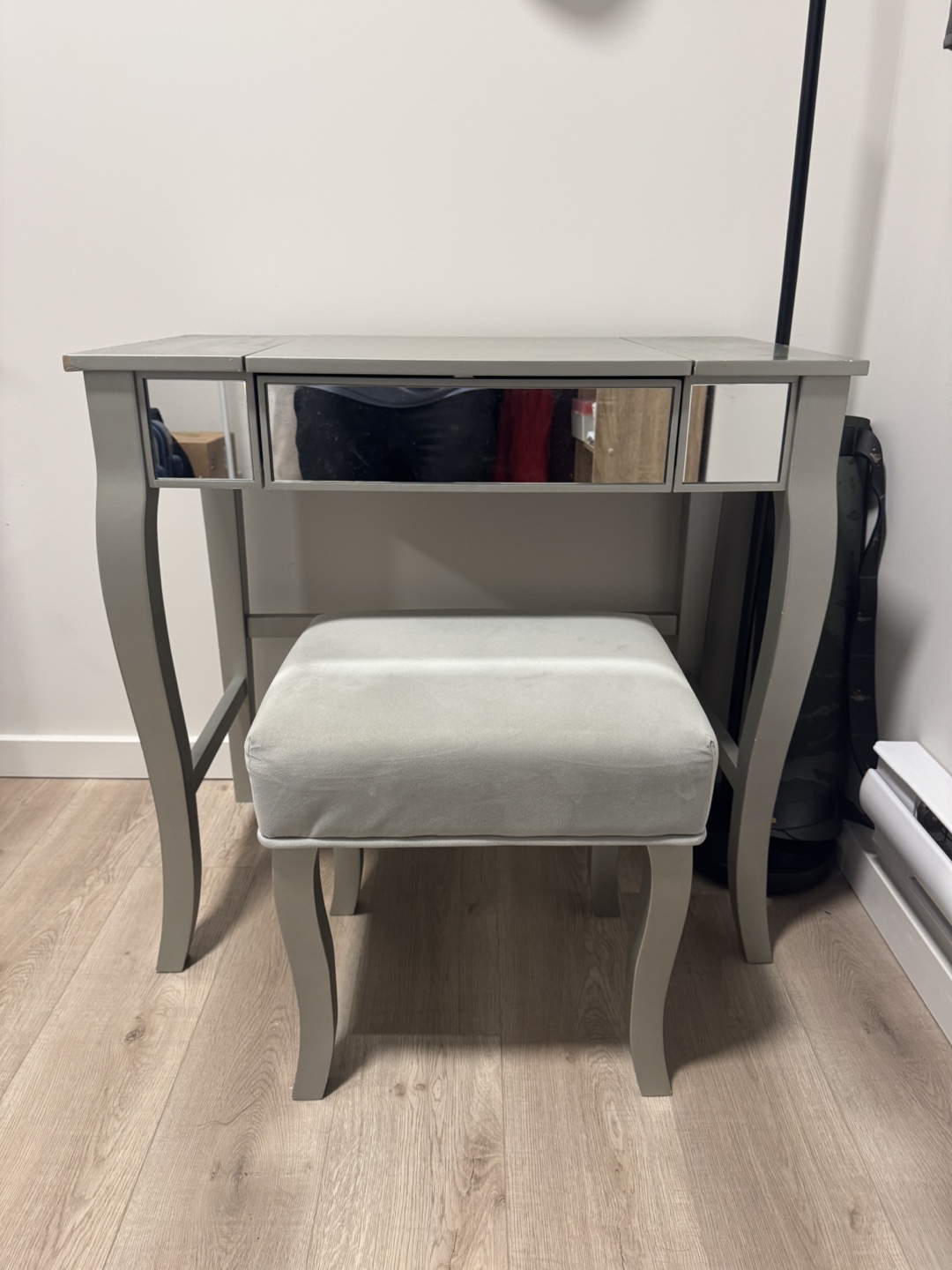 Grey Vanity Table with Stool - photo 2