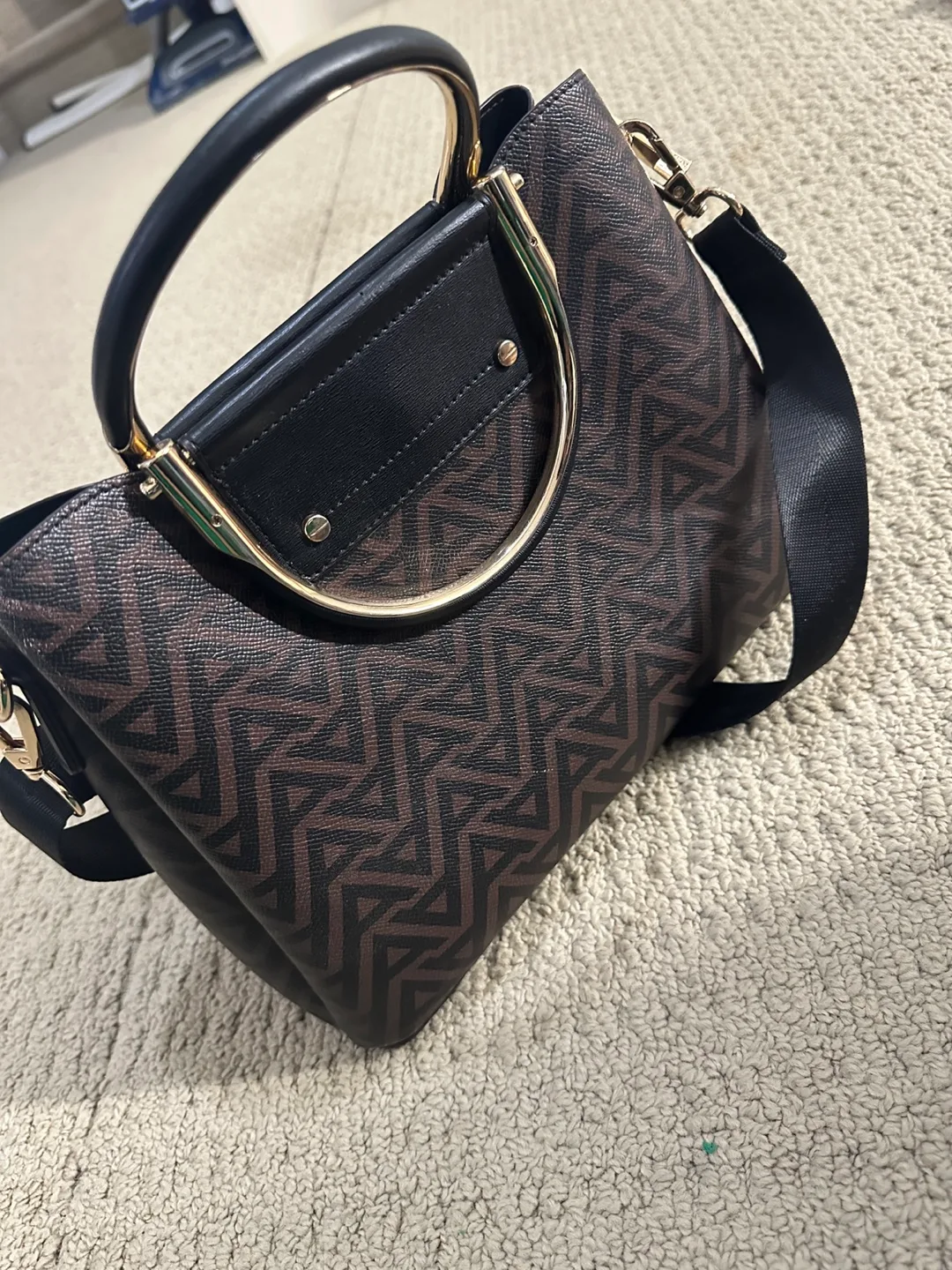 Stylish Patterned Handbag with Gold Handle image indicator(2)