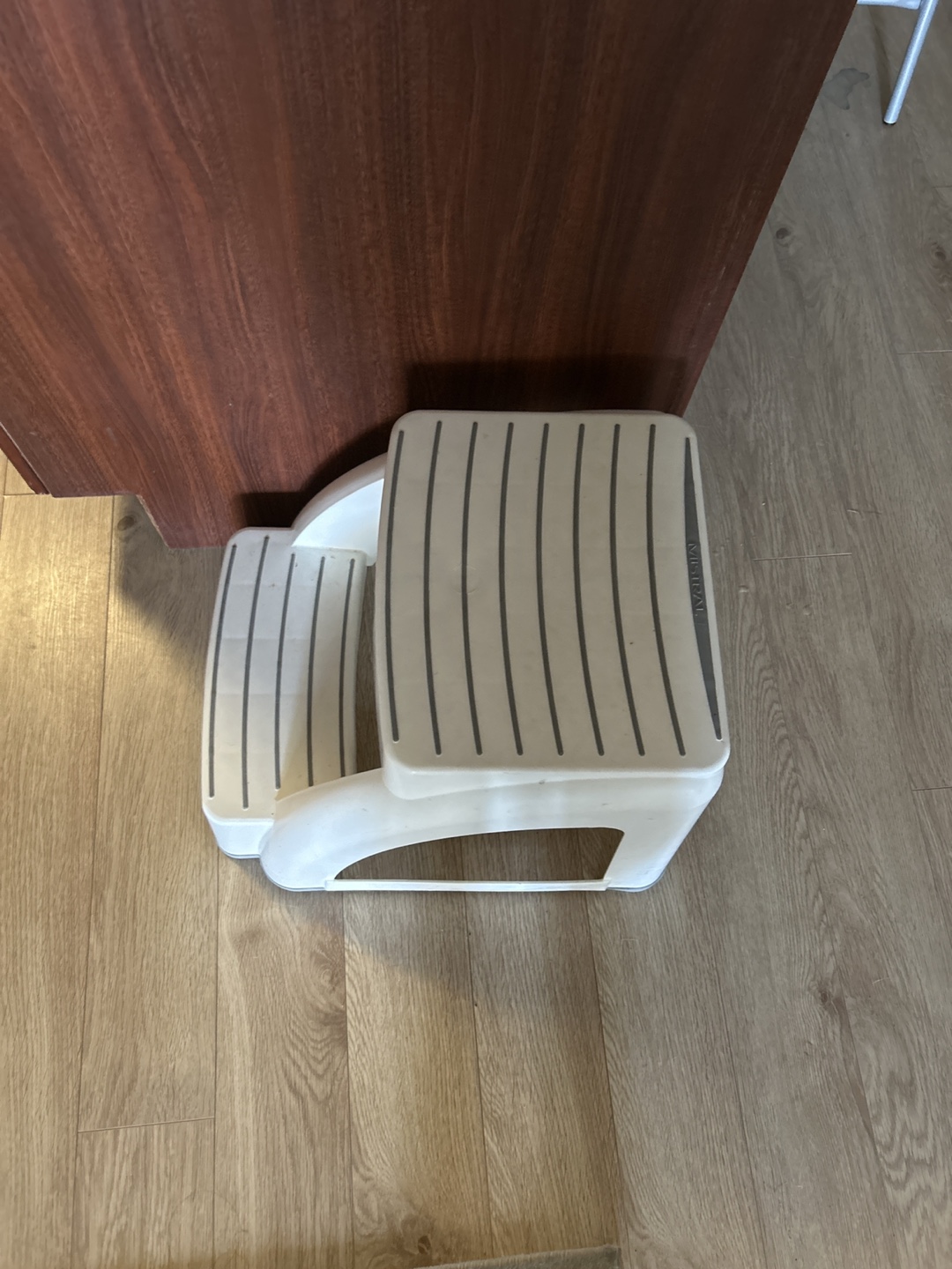 Munchkin Step Stool