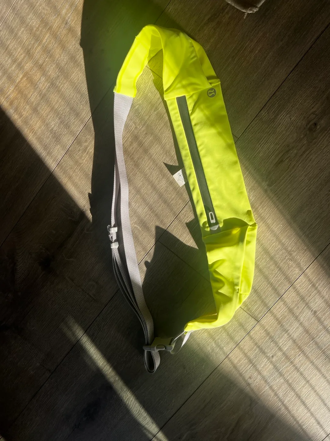 Lululemon runners belt NWOT image indicator(2)