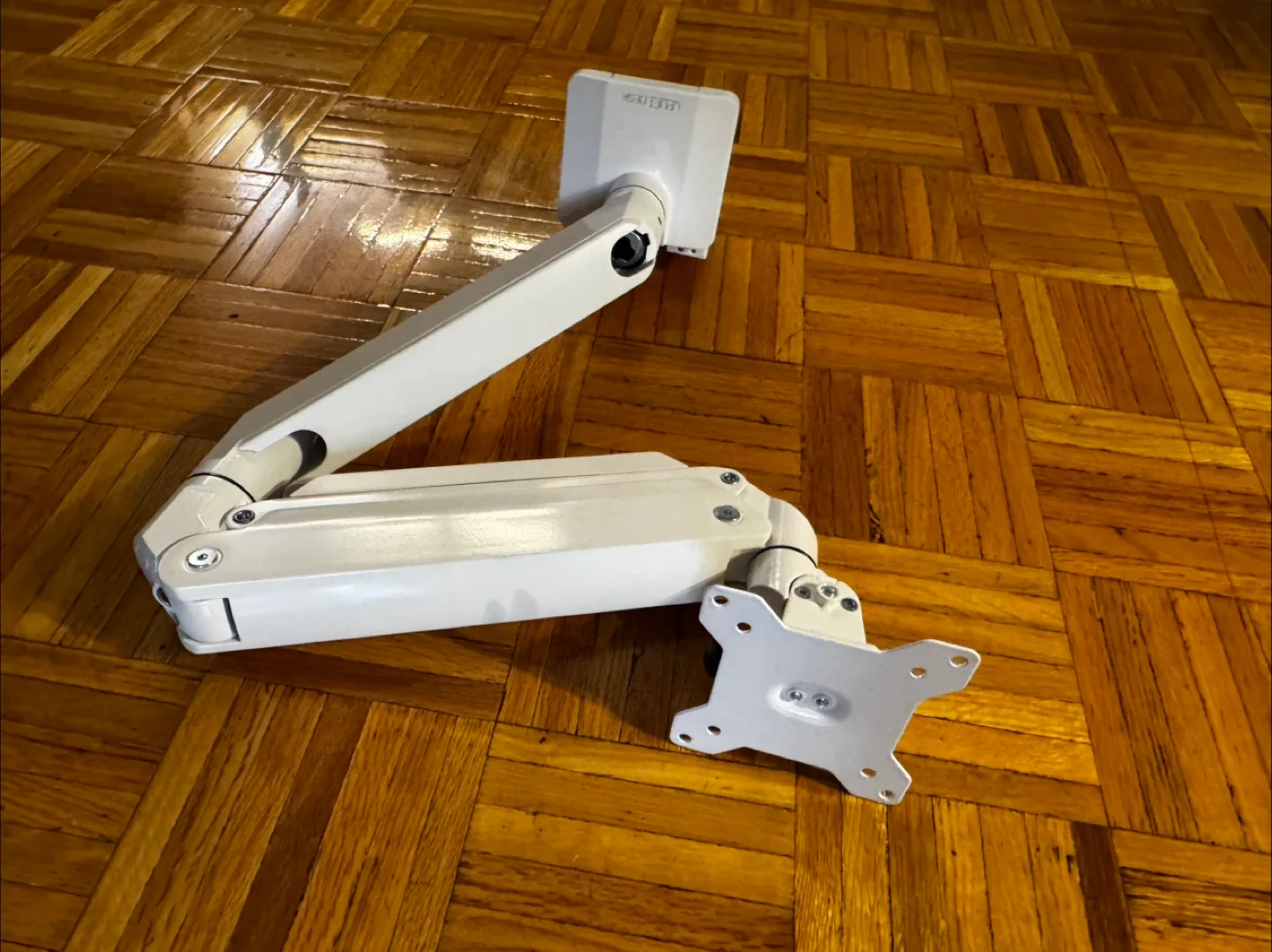 Uplift Desk Crestview Single Monitor Arm [White] image indicator(2)