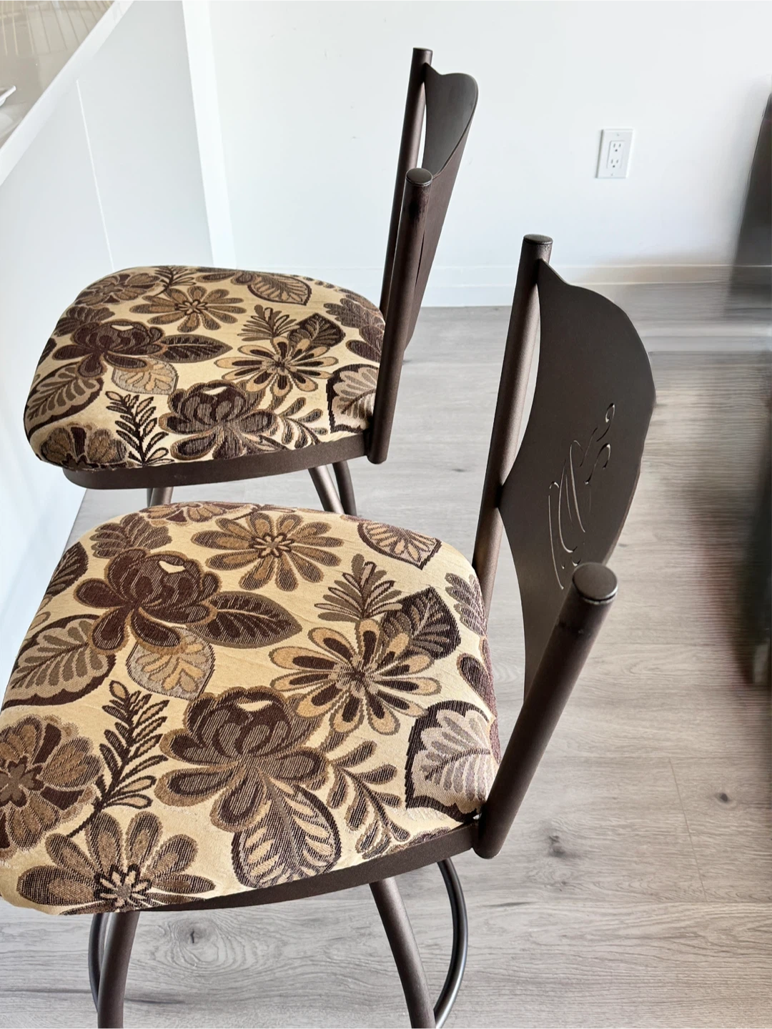 Set of 2 Heavy Metal Rotating bar/High Chairs