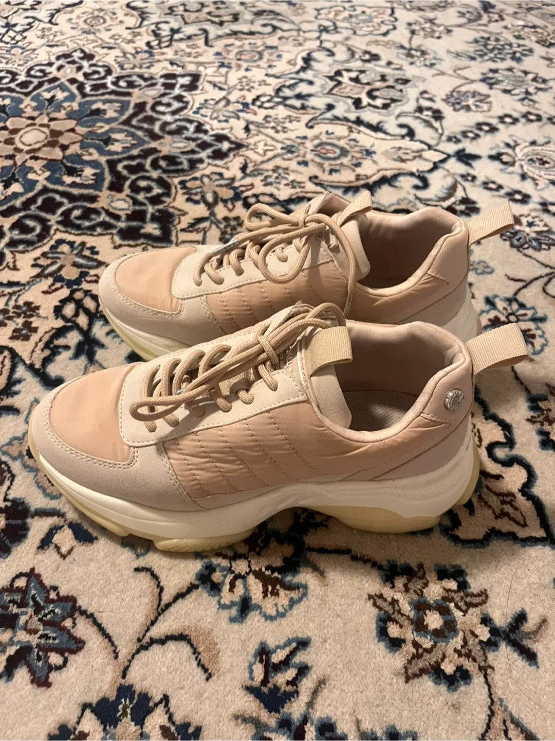 Kendall + Kylie Women's Sneakers image indicator(2)