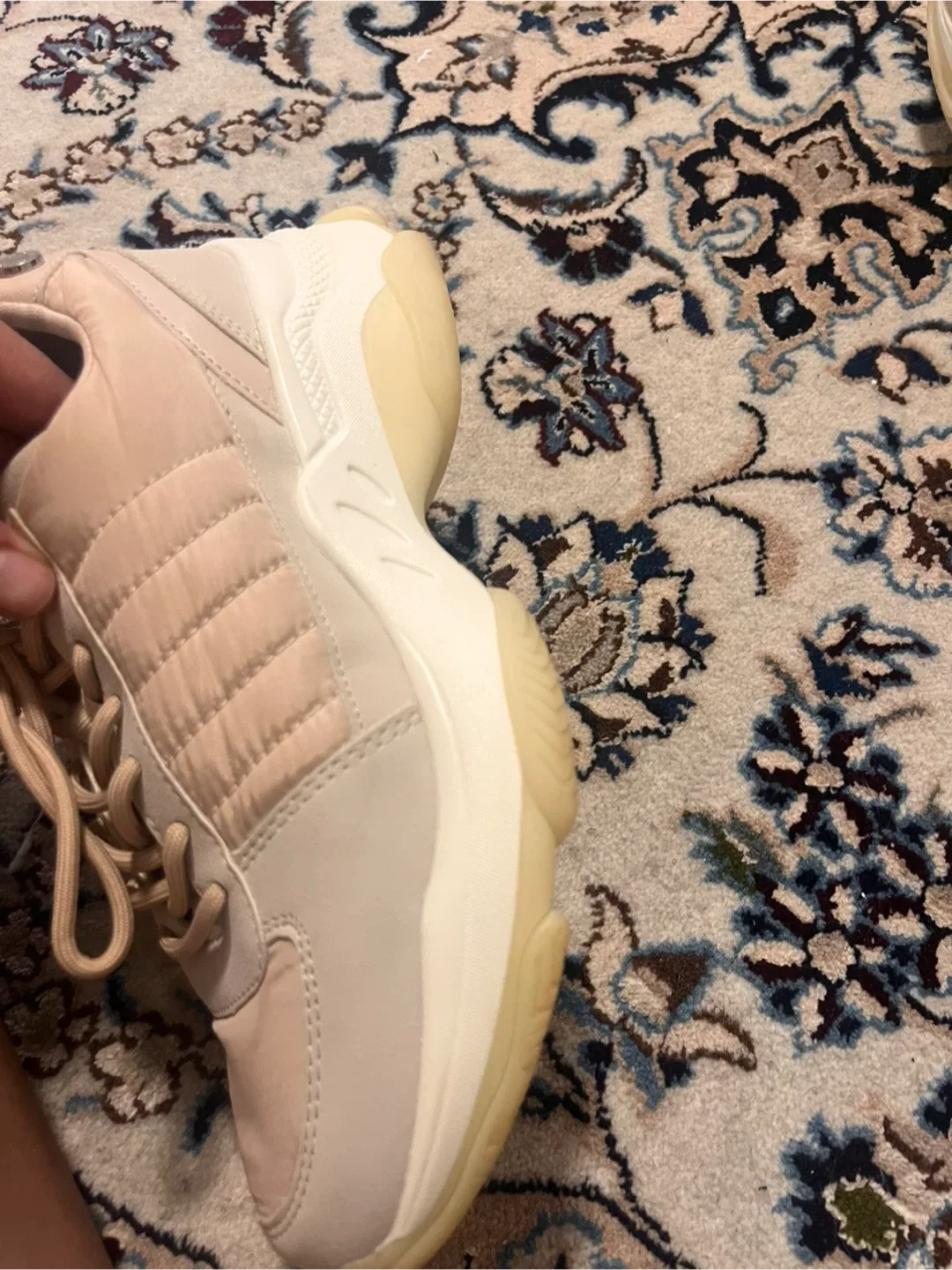 Kendall + Kylie Women's Sneakers image indicator(5)