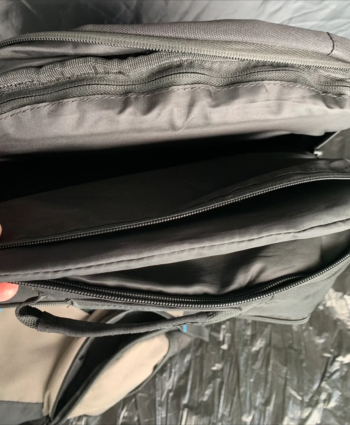 STUDENTS! Black TARGUS Backpack (#2) image indicator(9)